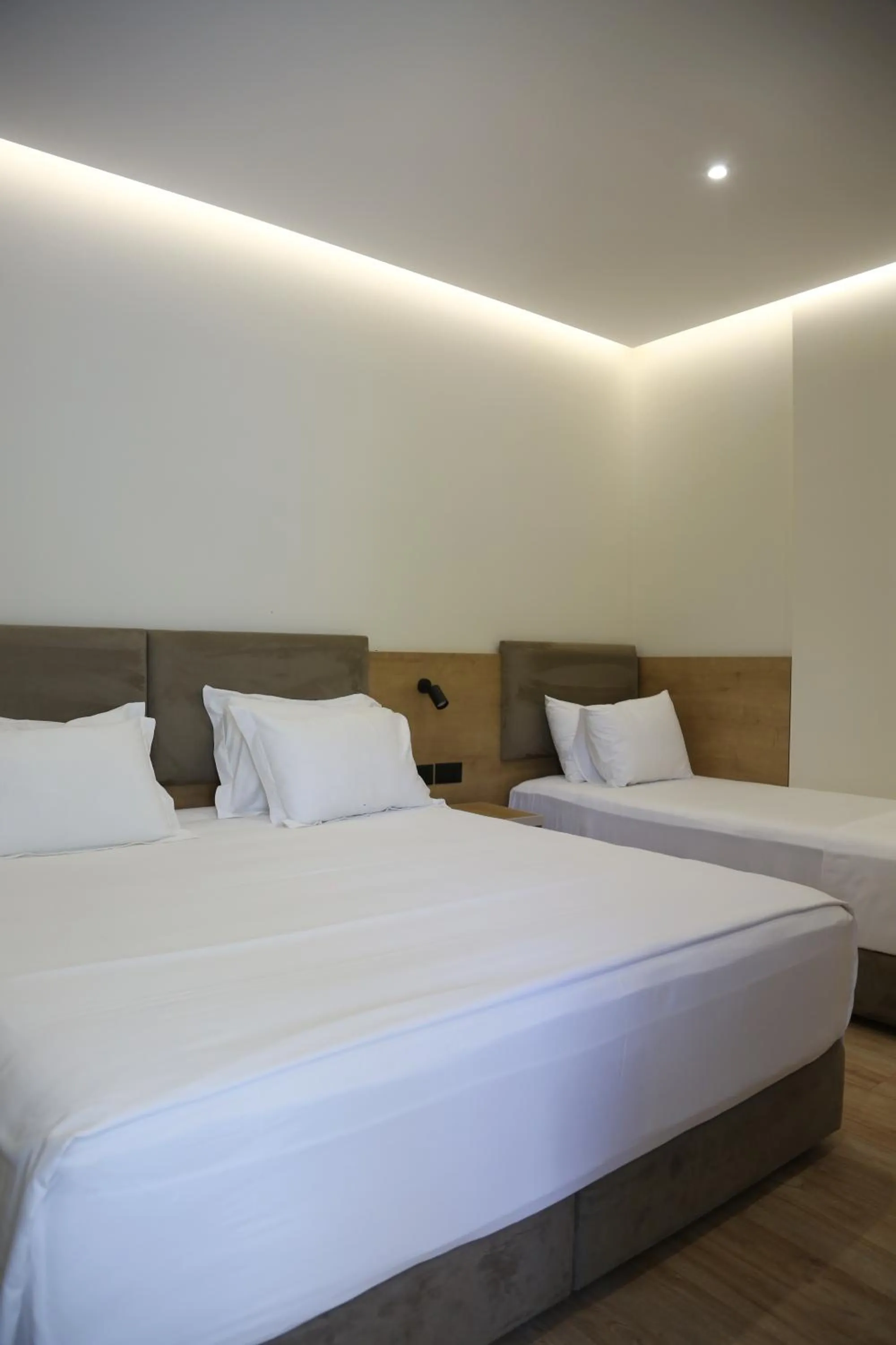 Bed in B&B Champagne, Vlore Bay