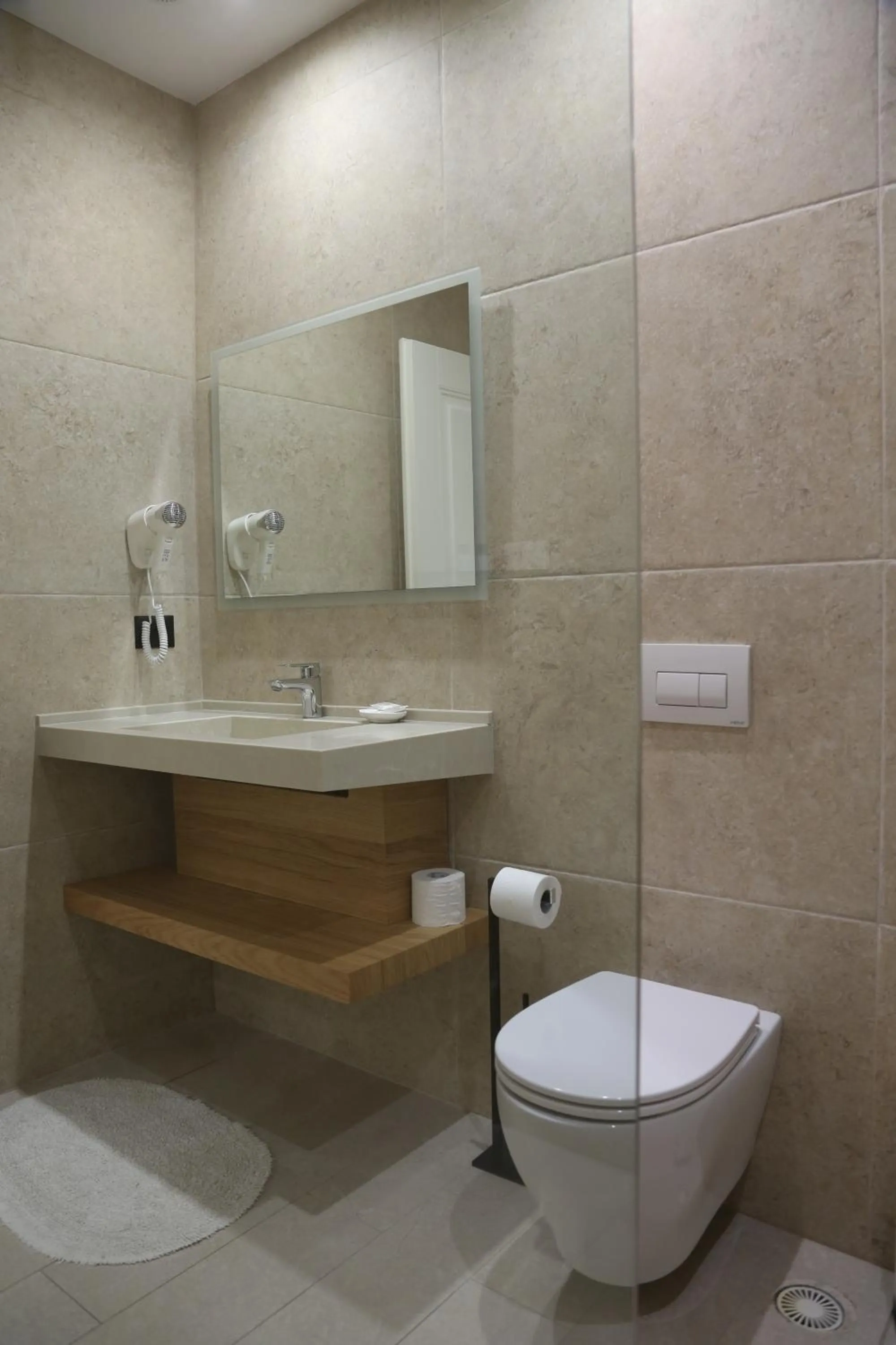 Bathroom in B&B Champagne, Vlore Bay