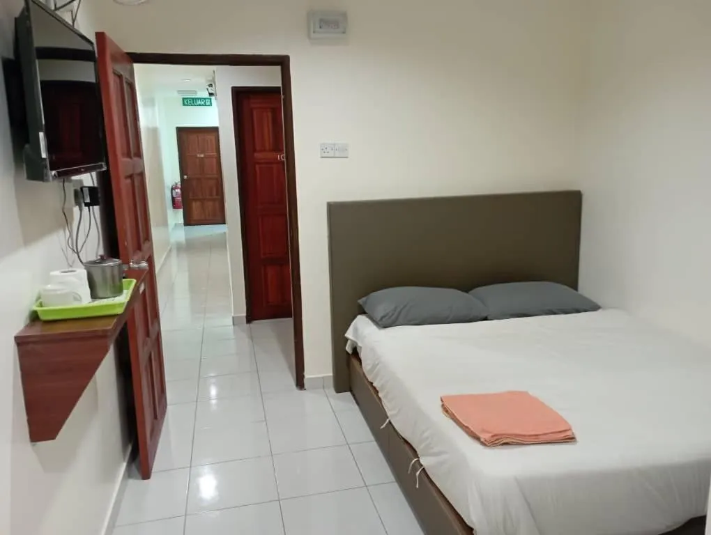 Photo of the whole room, Bed in CH Budget Hotel