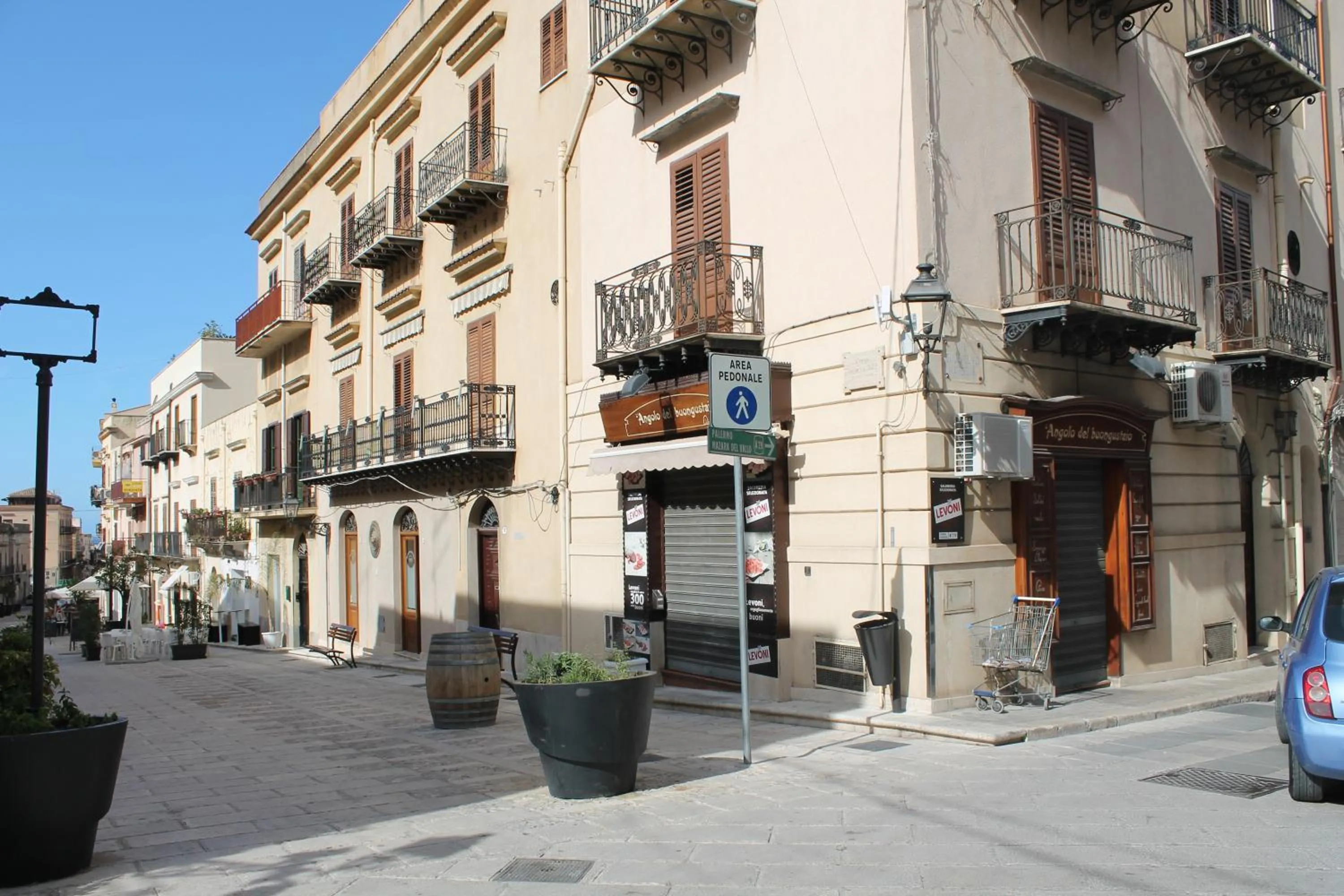 Nearby landmark in Casa Longo