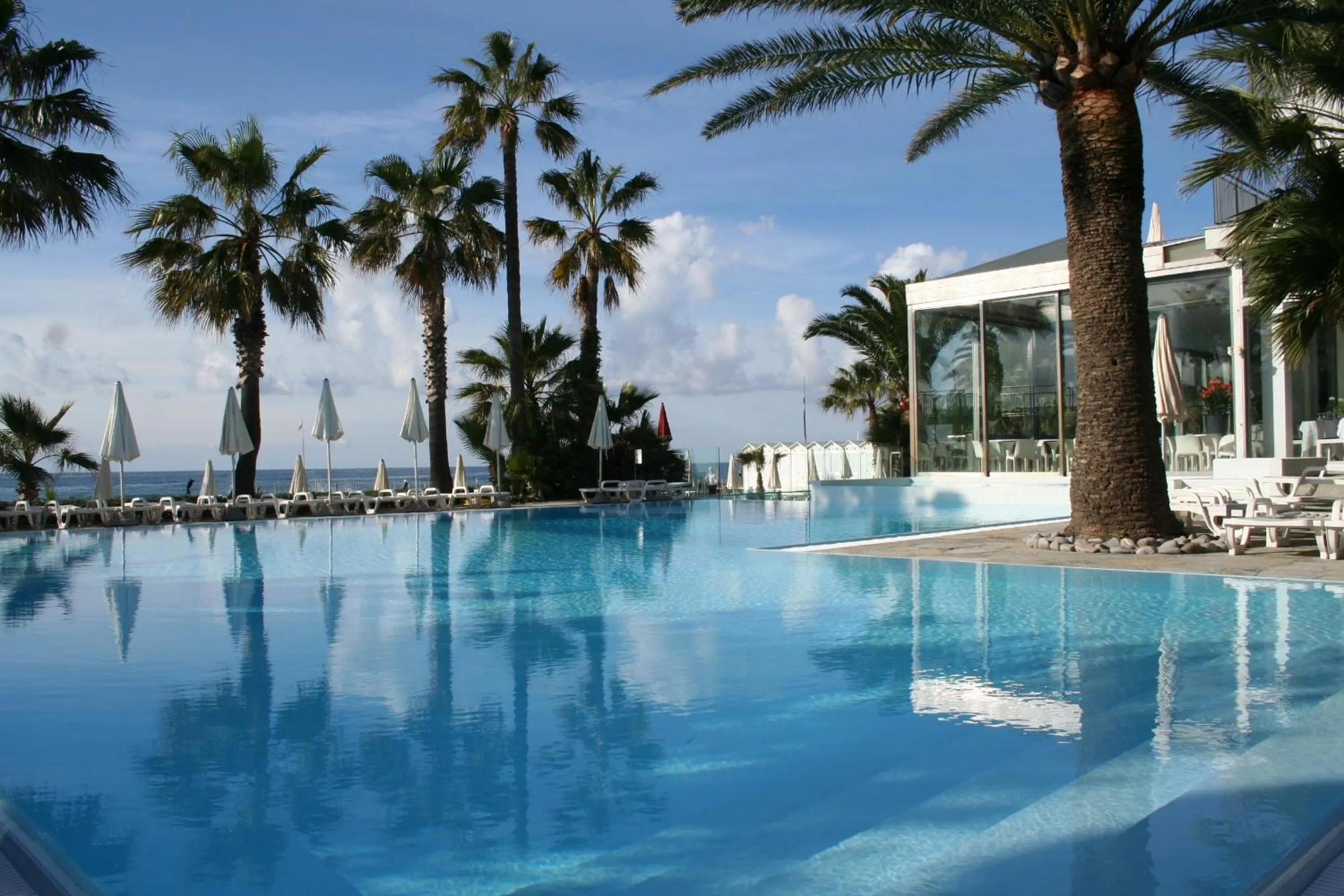 Swimming pool in Hotel Caravelle Thalasso & Wellness