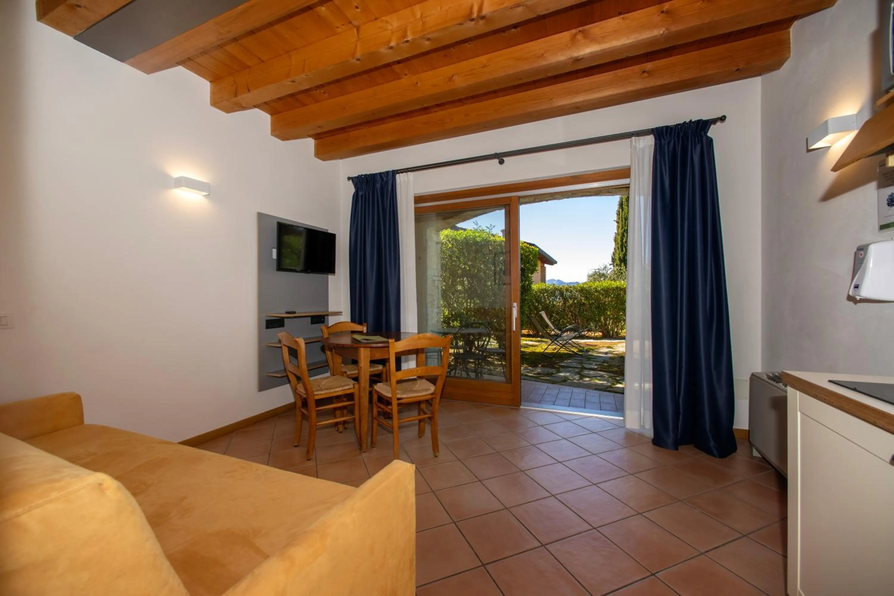 Patio in Residence Ca Del Lago