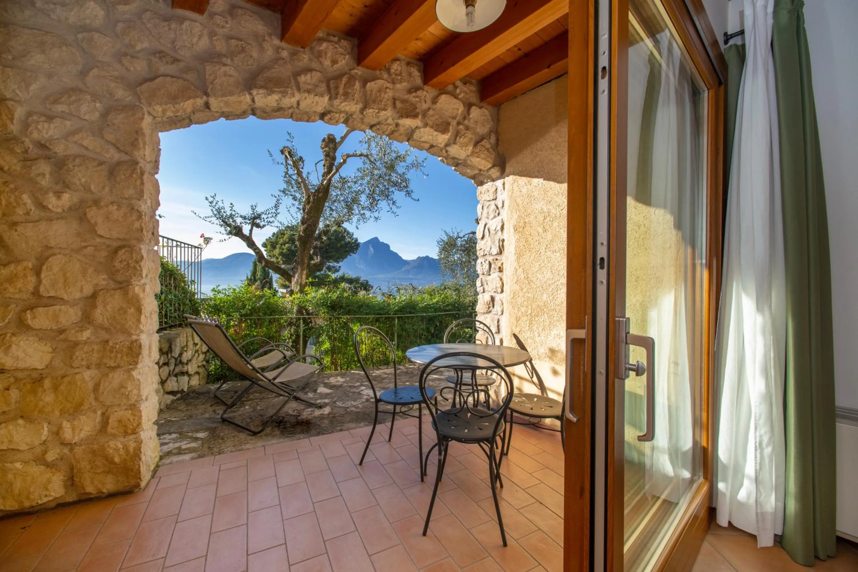 Patio in Residence Ca Del Lago