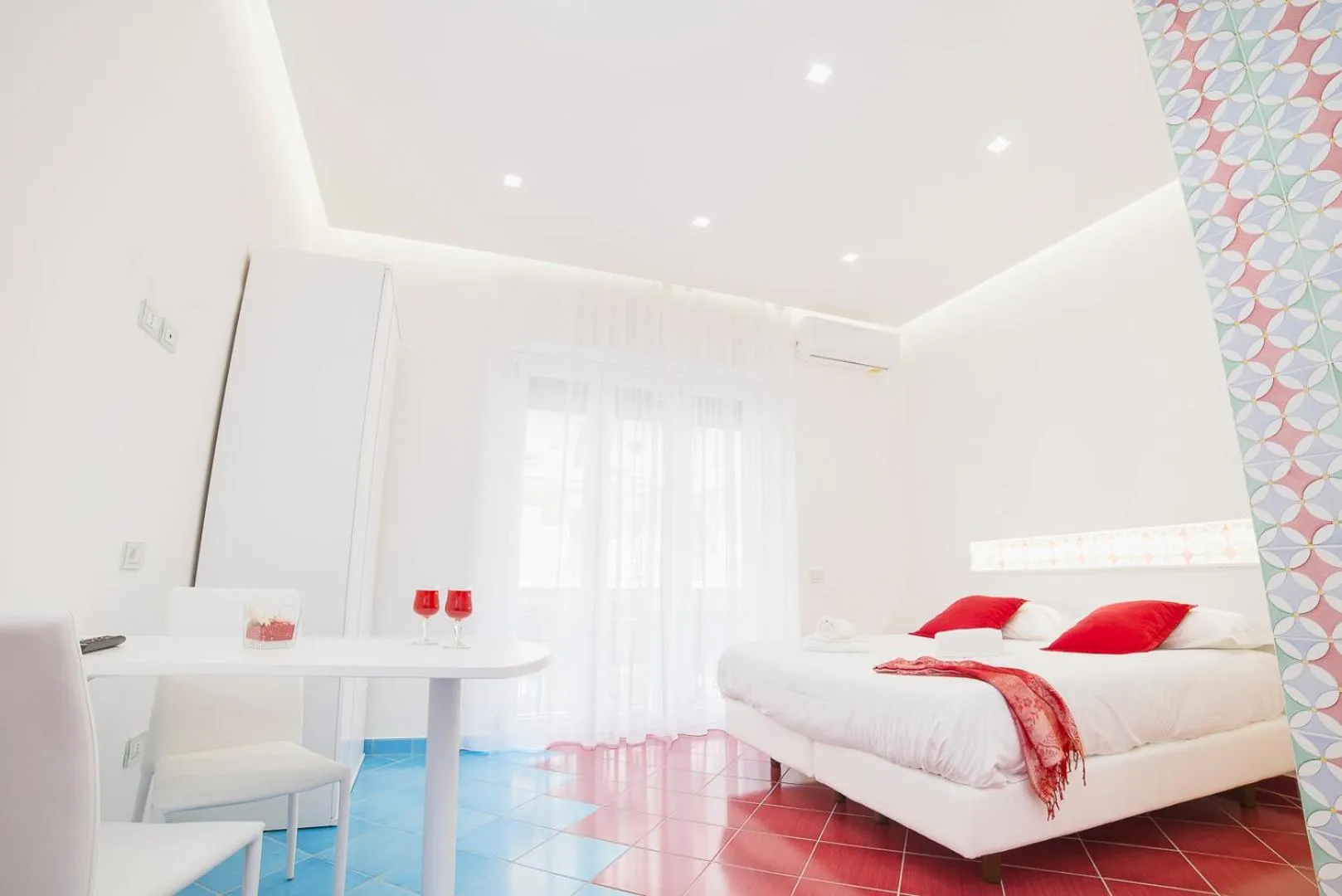 Photo of the whole room, Bed in Hotel De Rosa