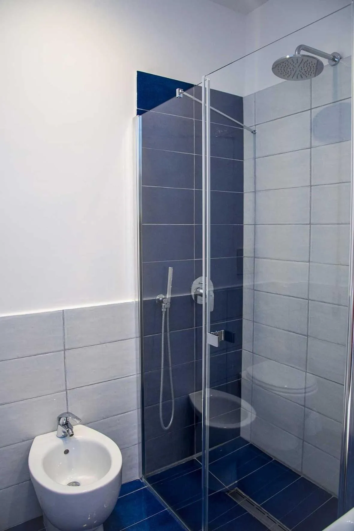 Shower in Hotel De Rosa