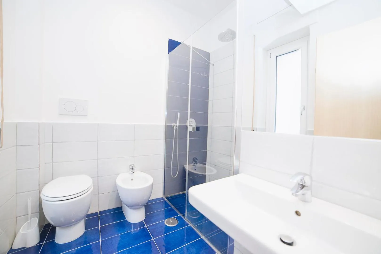 Shower in Hotel De Rosa