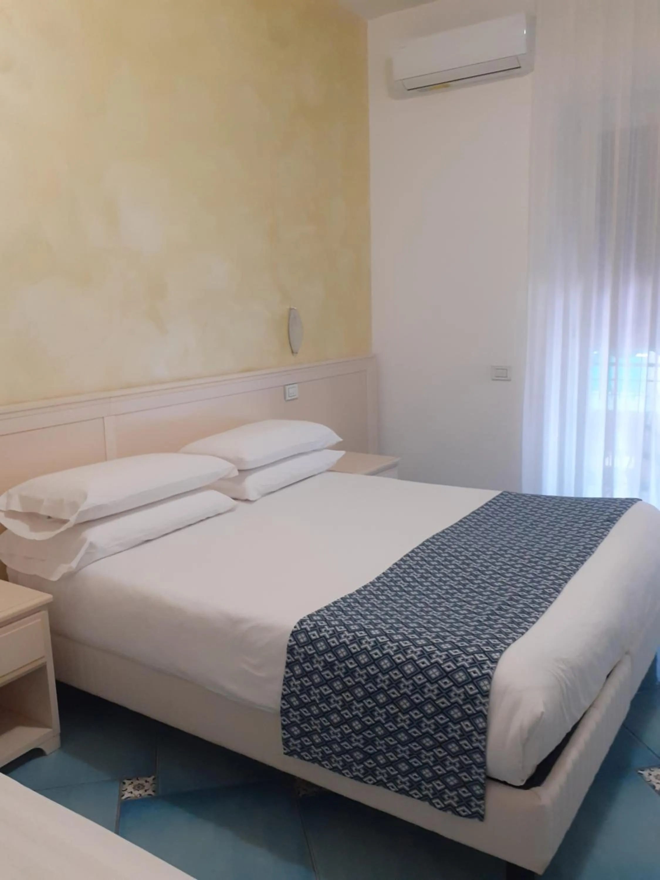 Bed in Hotel De Rosa