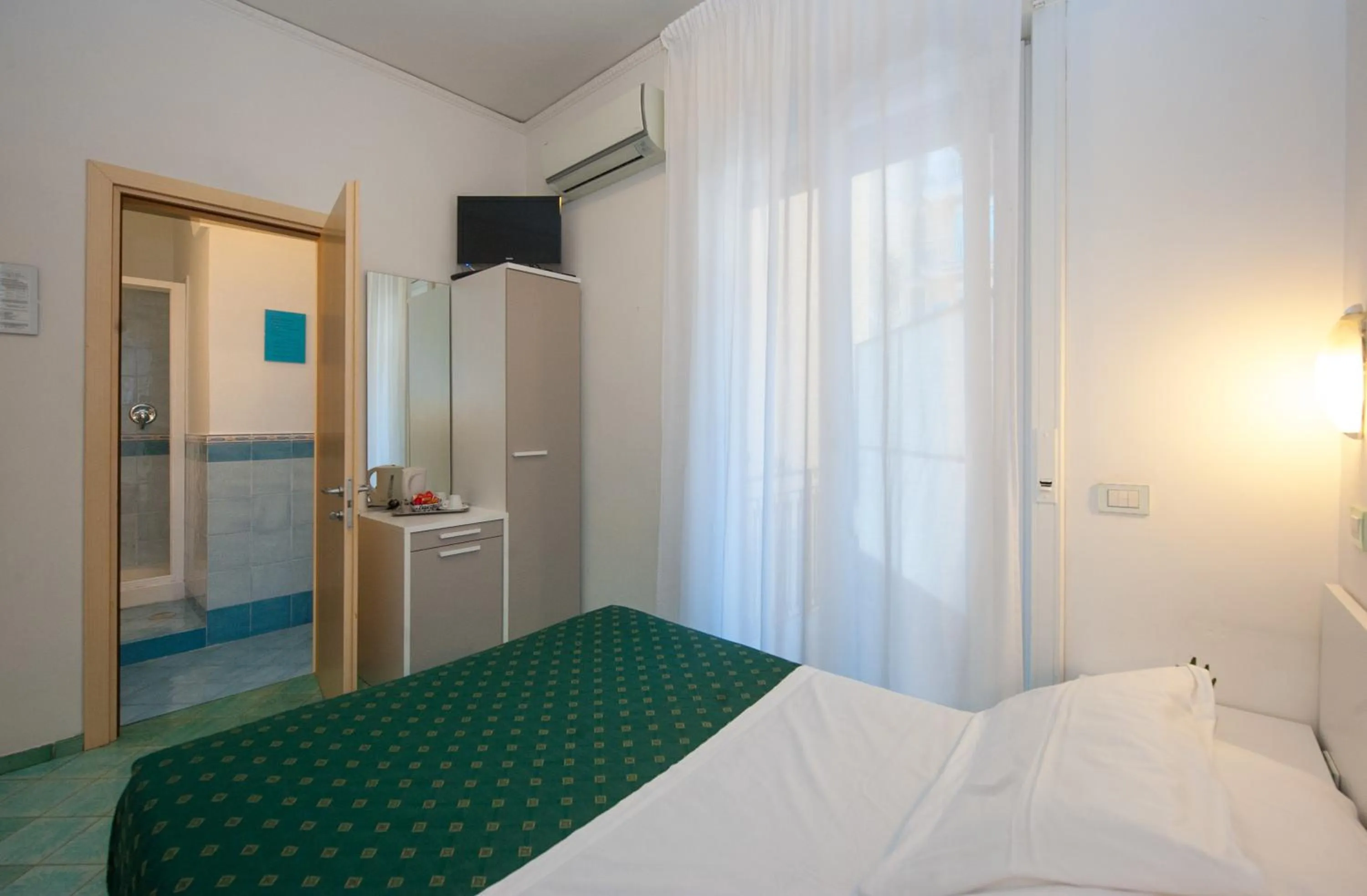 Photo of the whole room, Bed in Hotel De Rosa