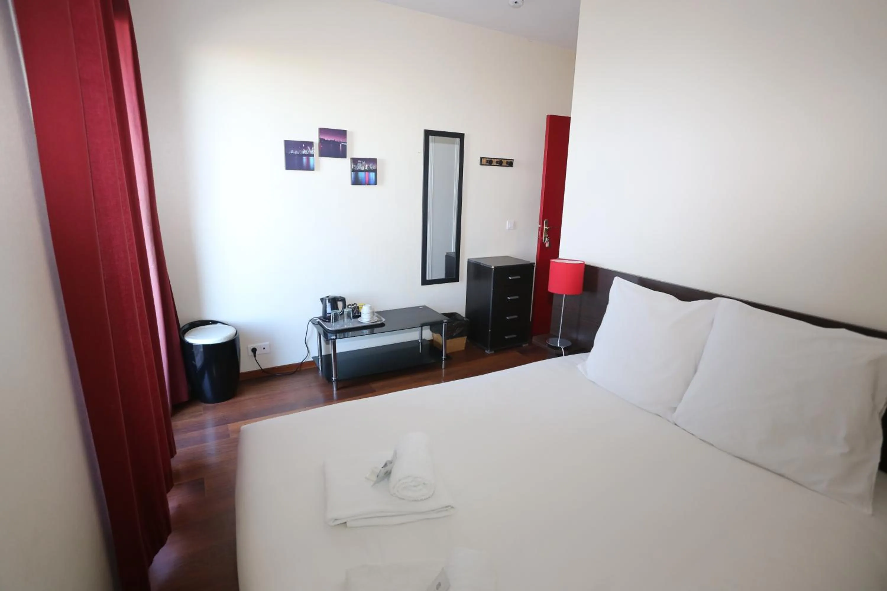 Photo of the whole room, Bed in O'Sullivans Bar and Hotel