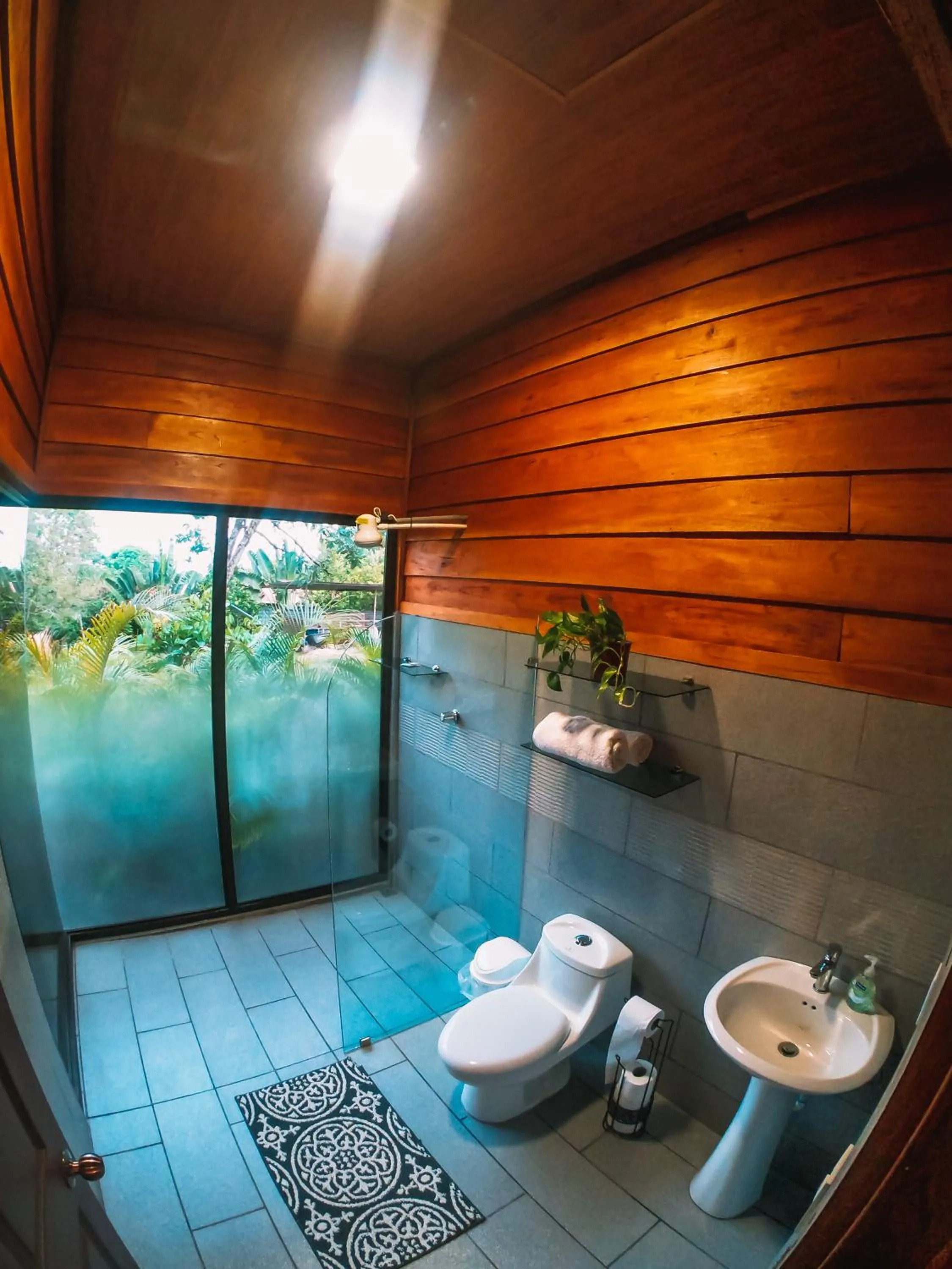 Shower in Bungalows Las Iguanas Arenal Volcano