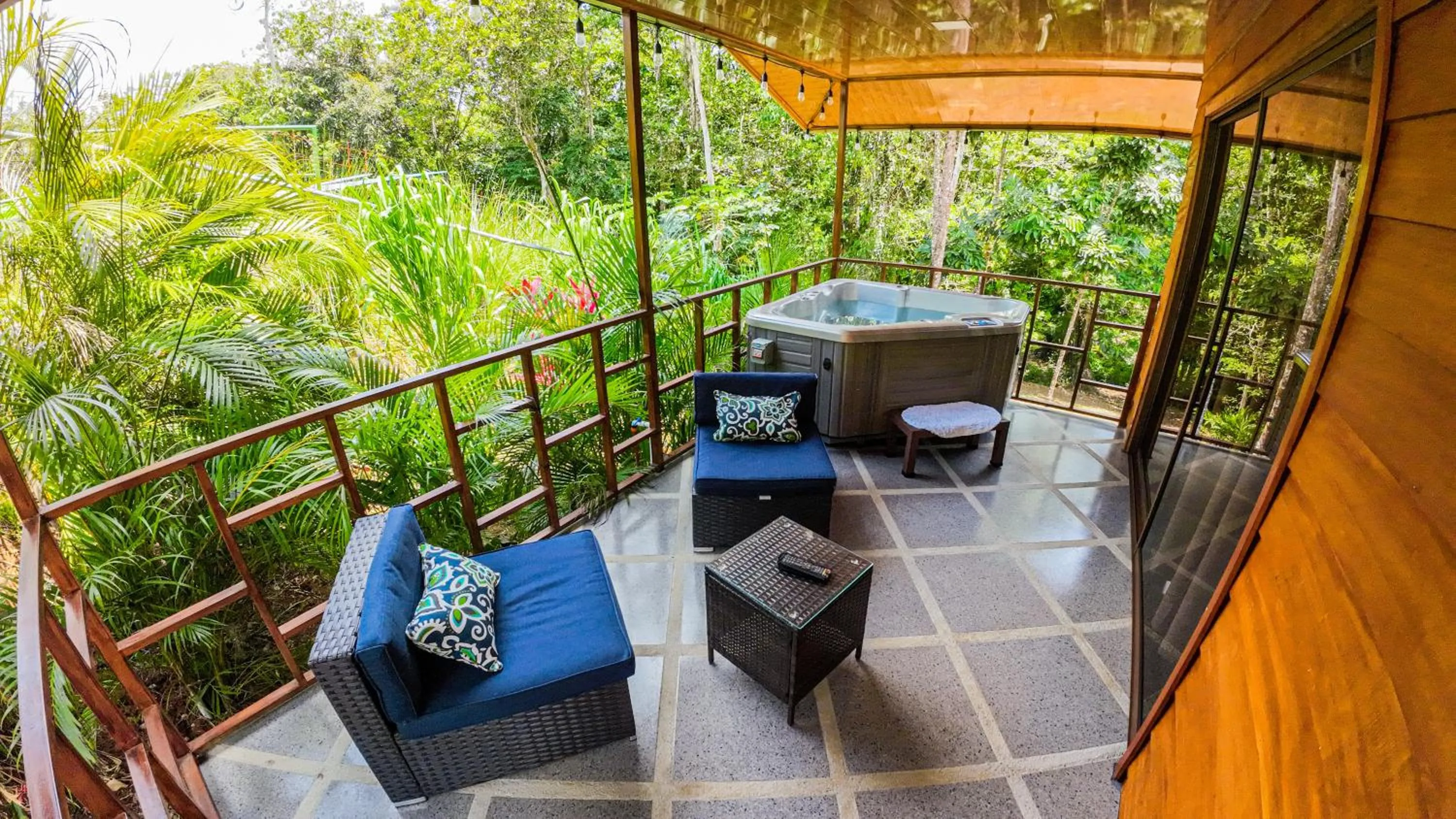 Photo of the whole room in Bungalows Las Iguanas Arenal Volcano