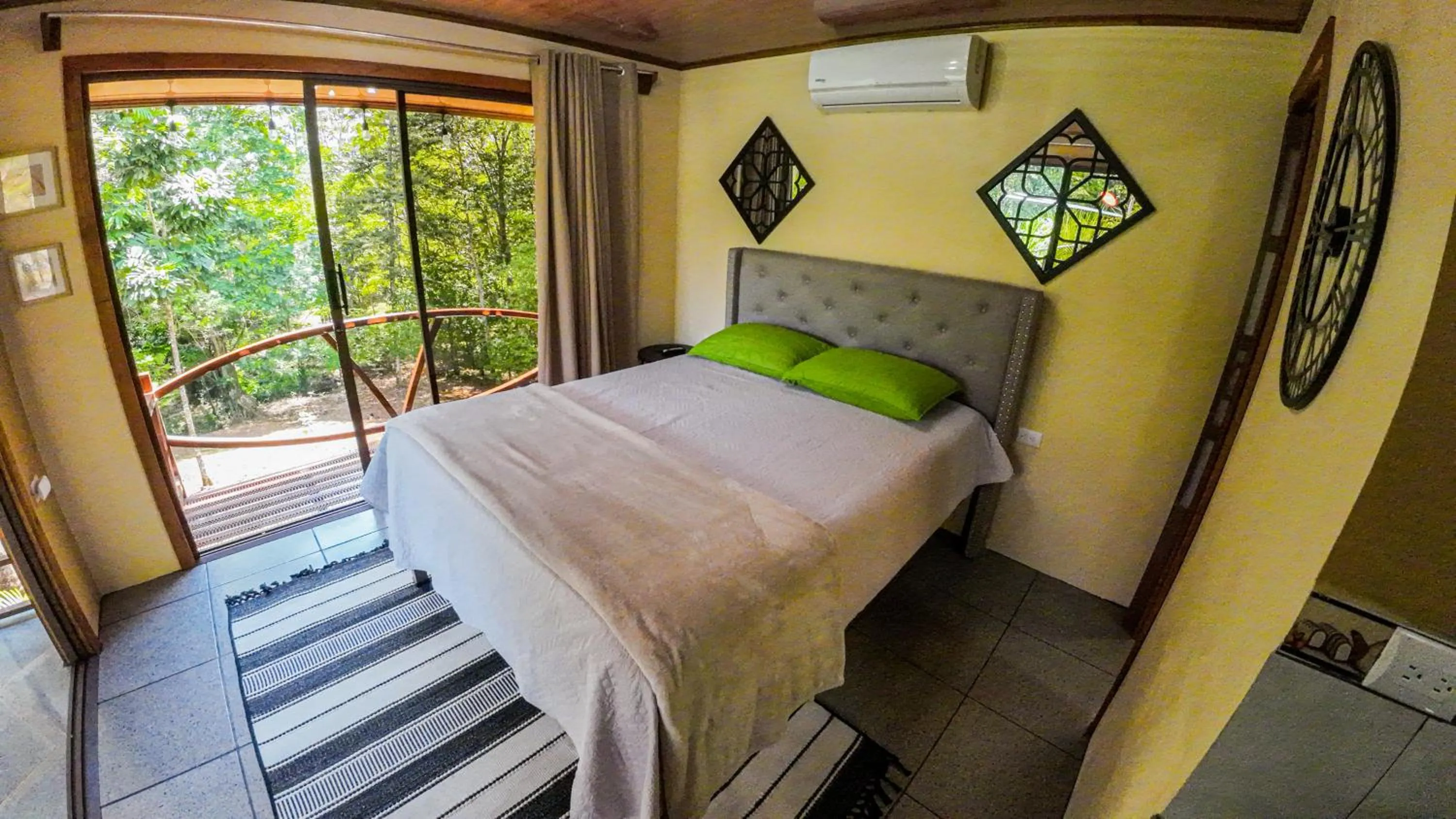 Bed in Bungalows Las Iguanas Arenal Volcano