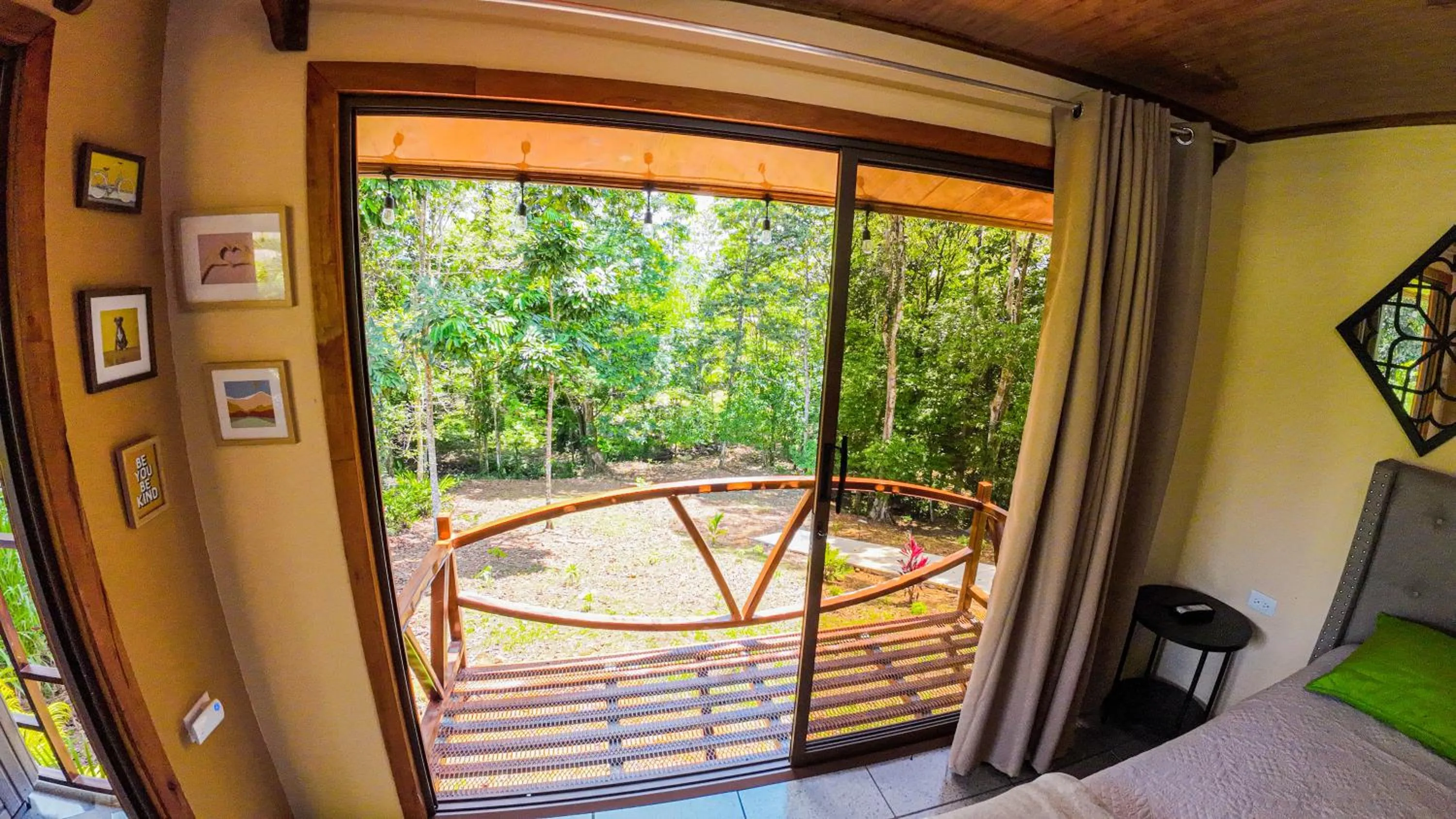 Garden view in Bungalows Las Iguanas Arenal Volcano