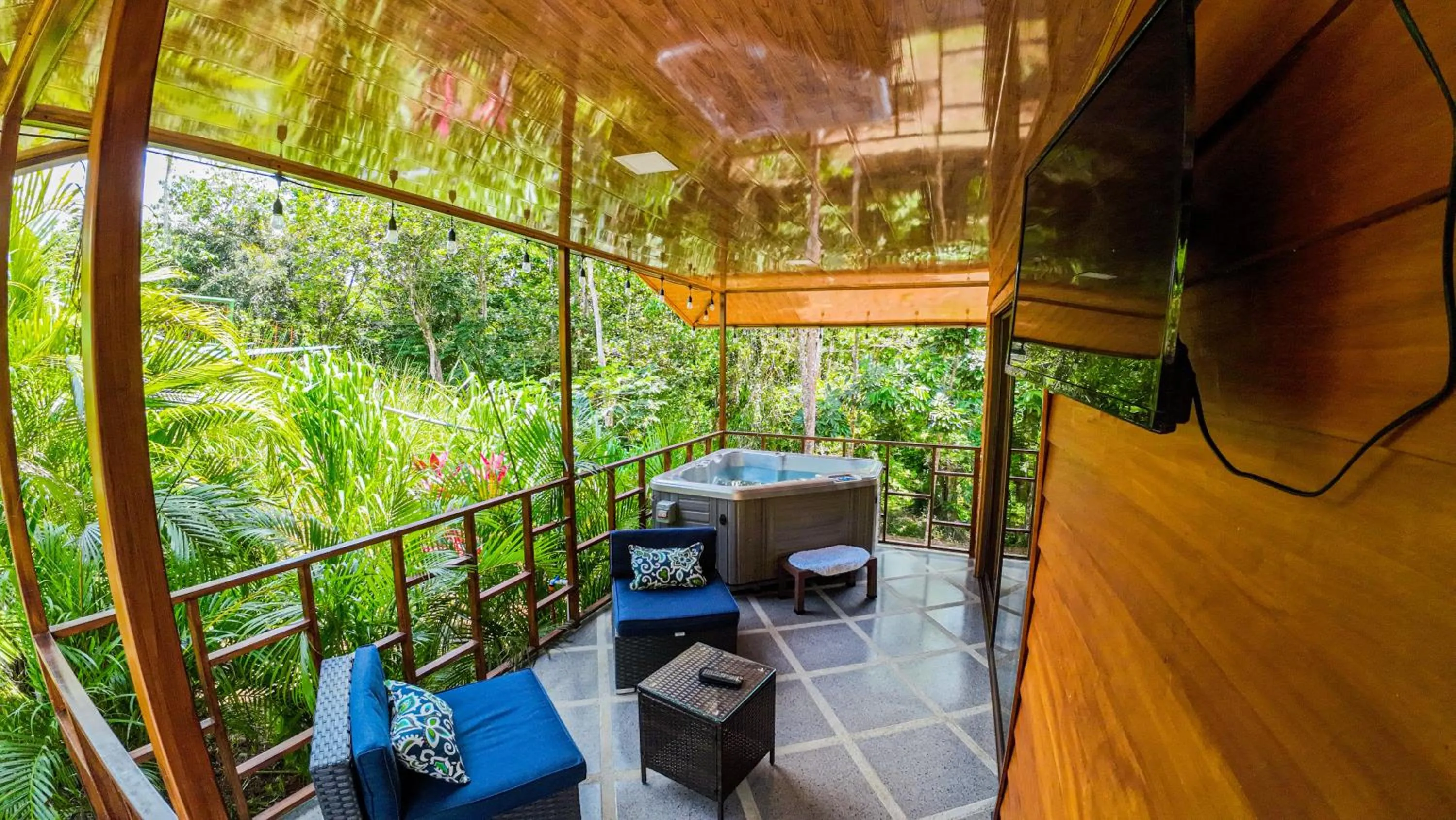 Photo of the whole room in Bungalows Las Iguanas Arenal Volcano