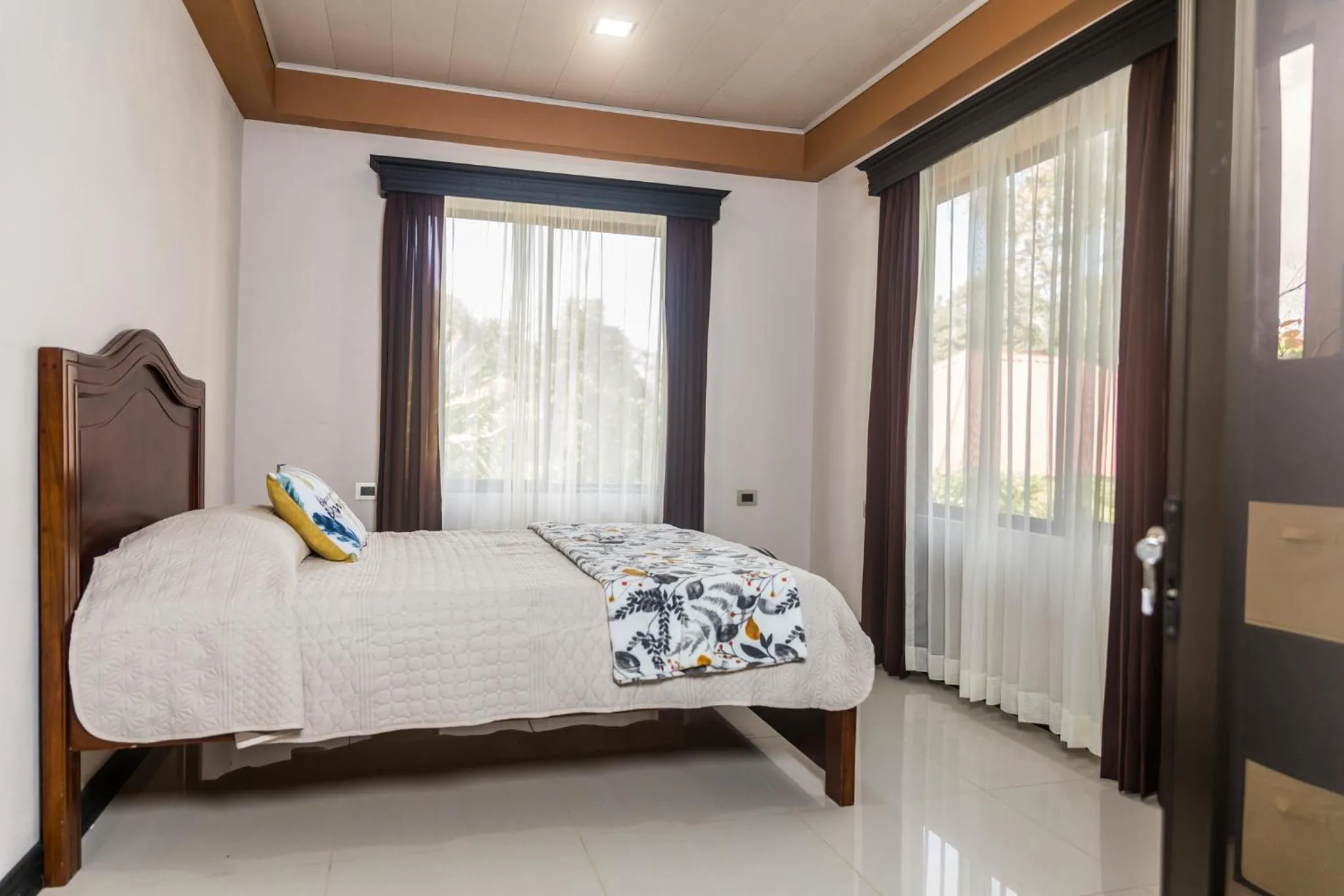 Bed in Bungalows Las Iguanas Arenal Volcano