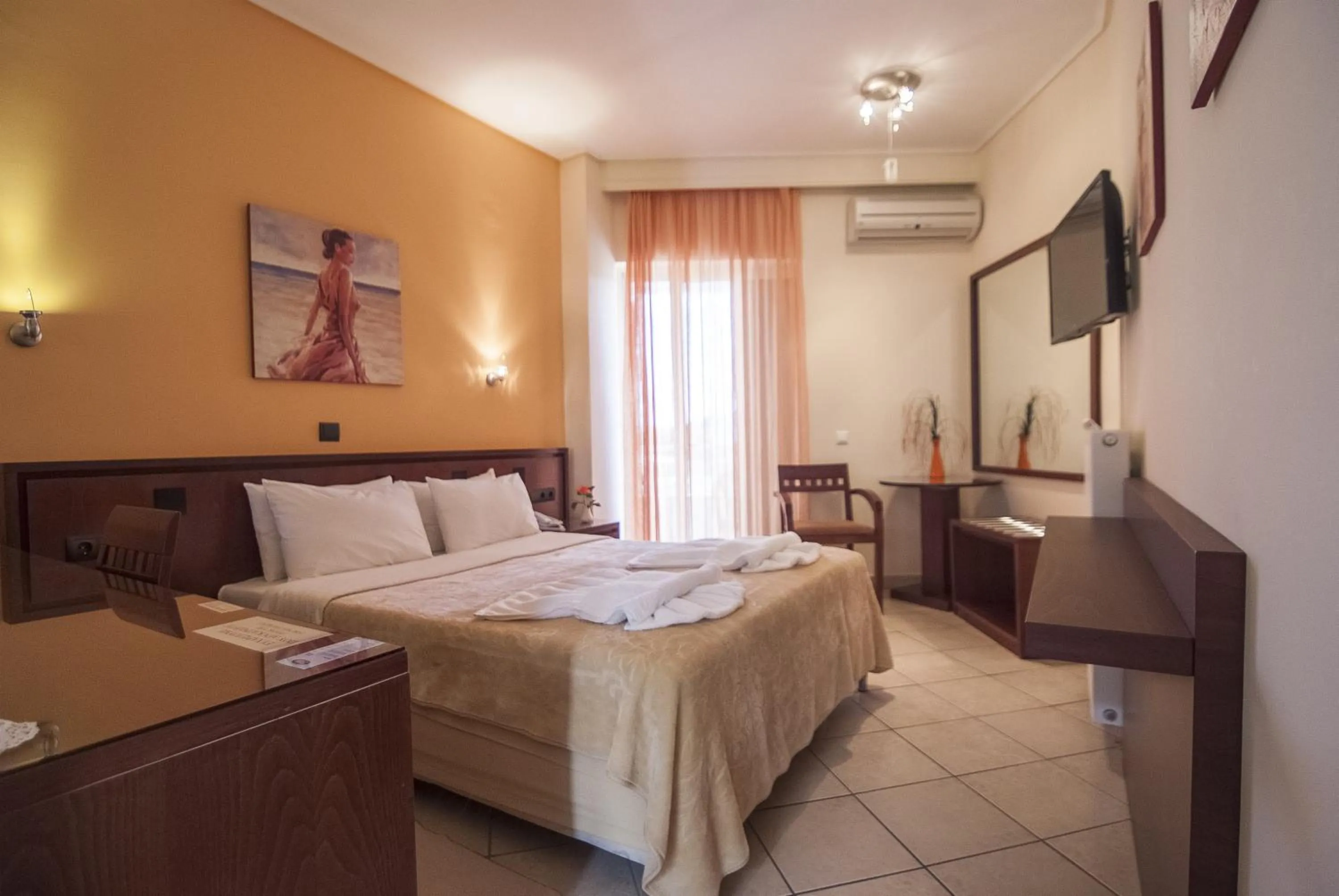 Photo of the whole room, Bed in Almira Mare