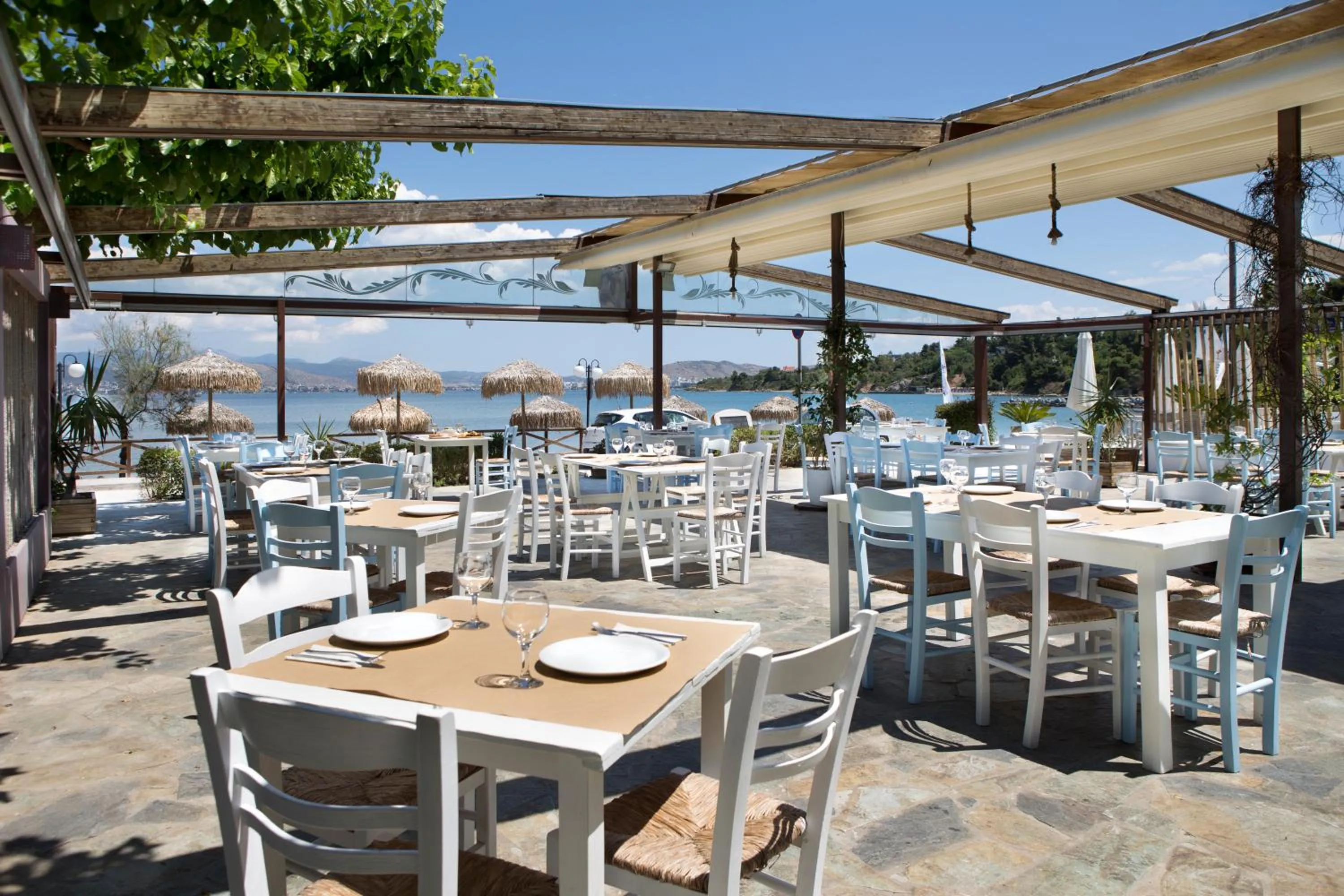 Restaurant/places to eat in Almira Mare