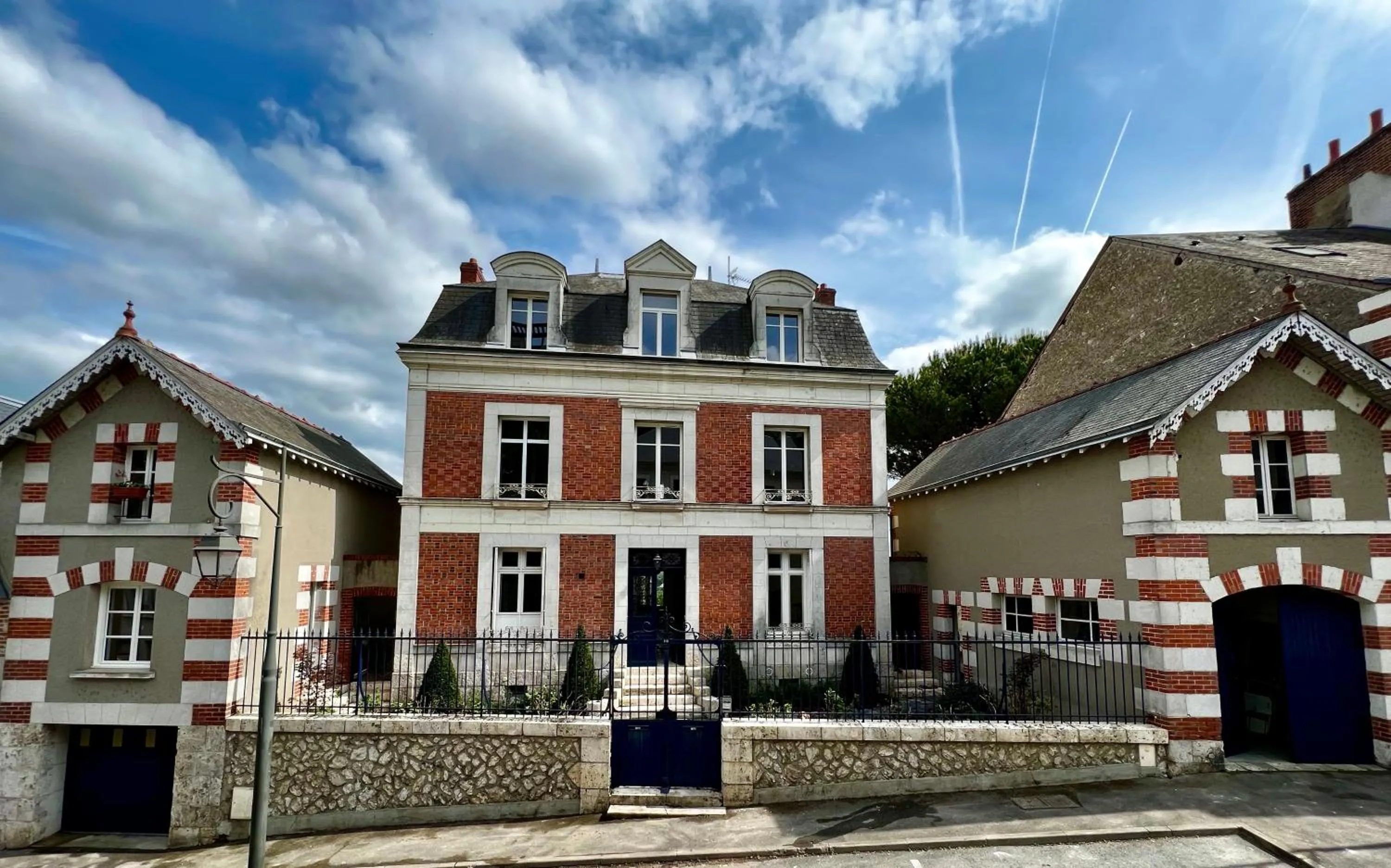 Property building in Maison Loire