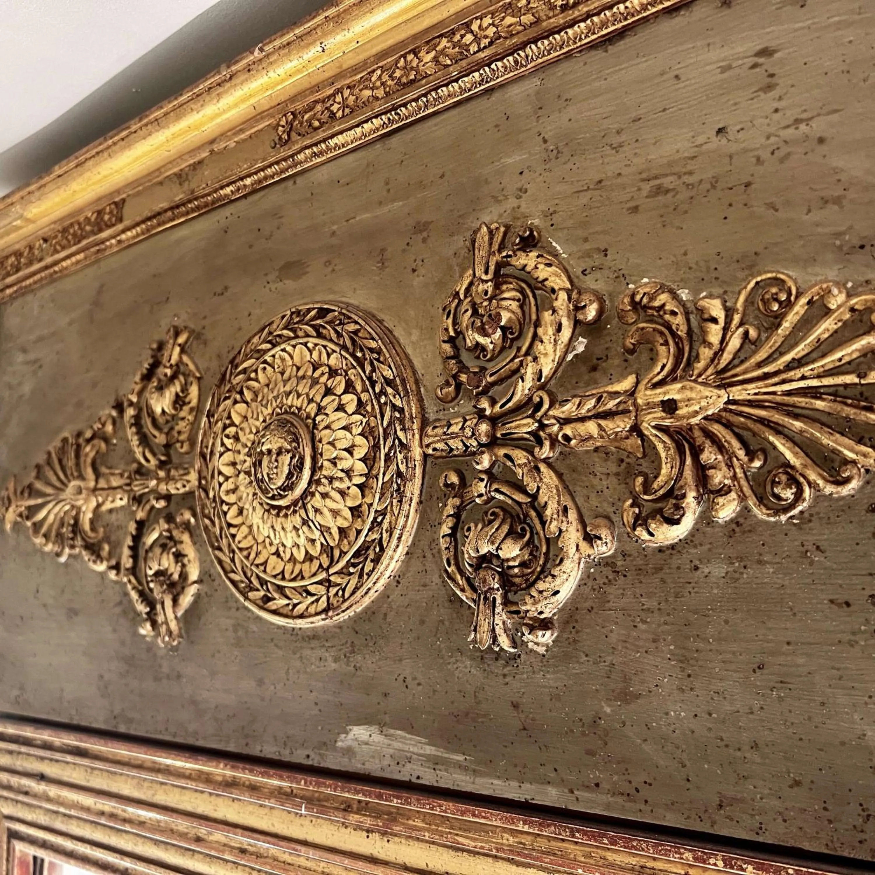 Decorative detail in Maison Loire