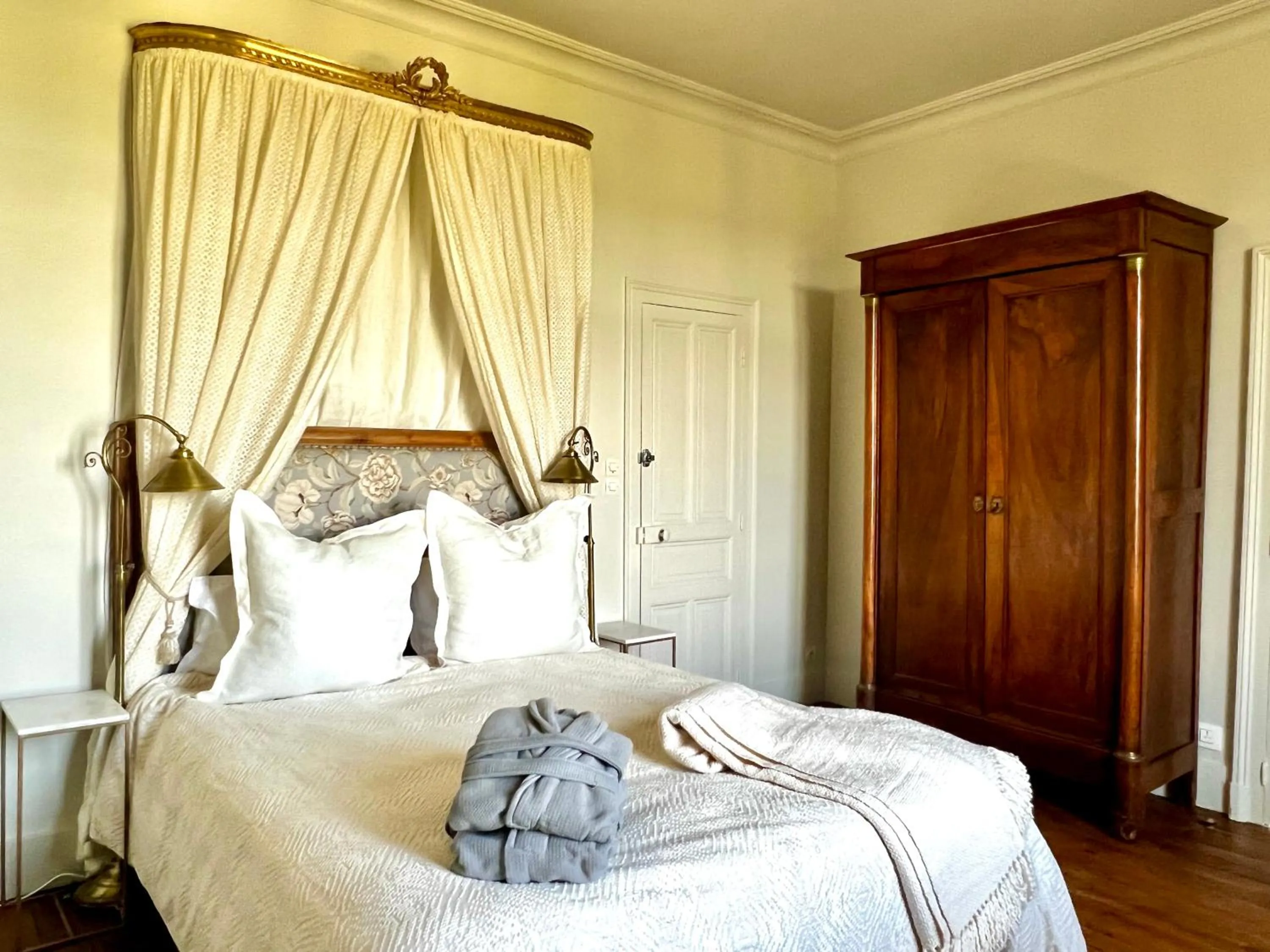 Bed in Maison Loire