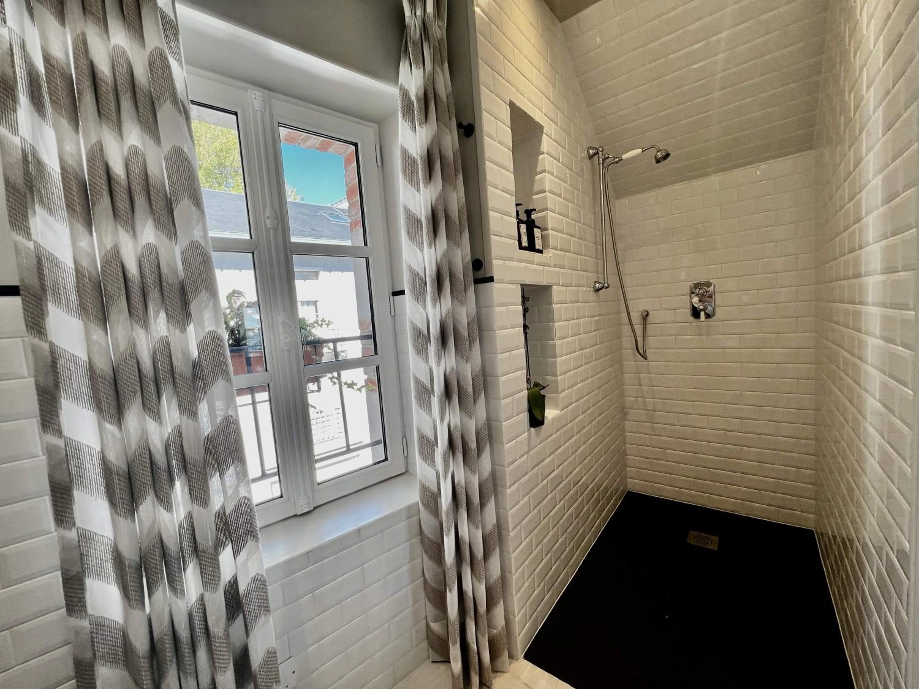 Shower in Maison Loire