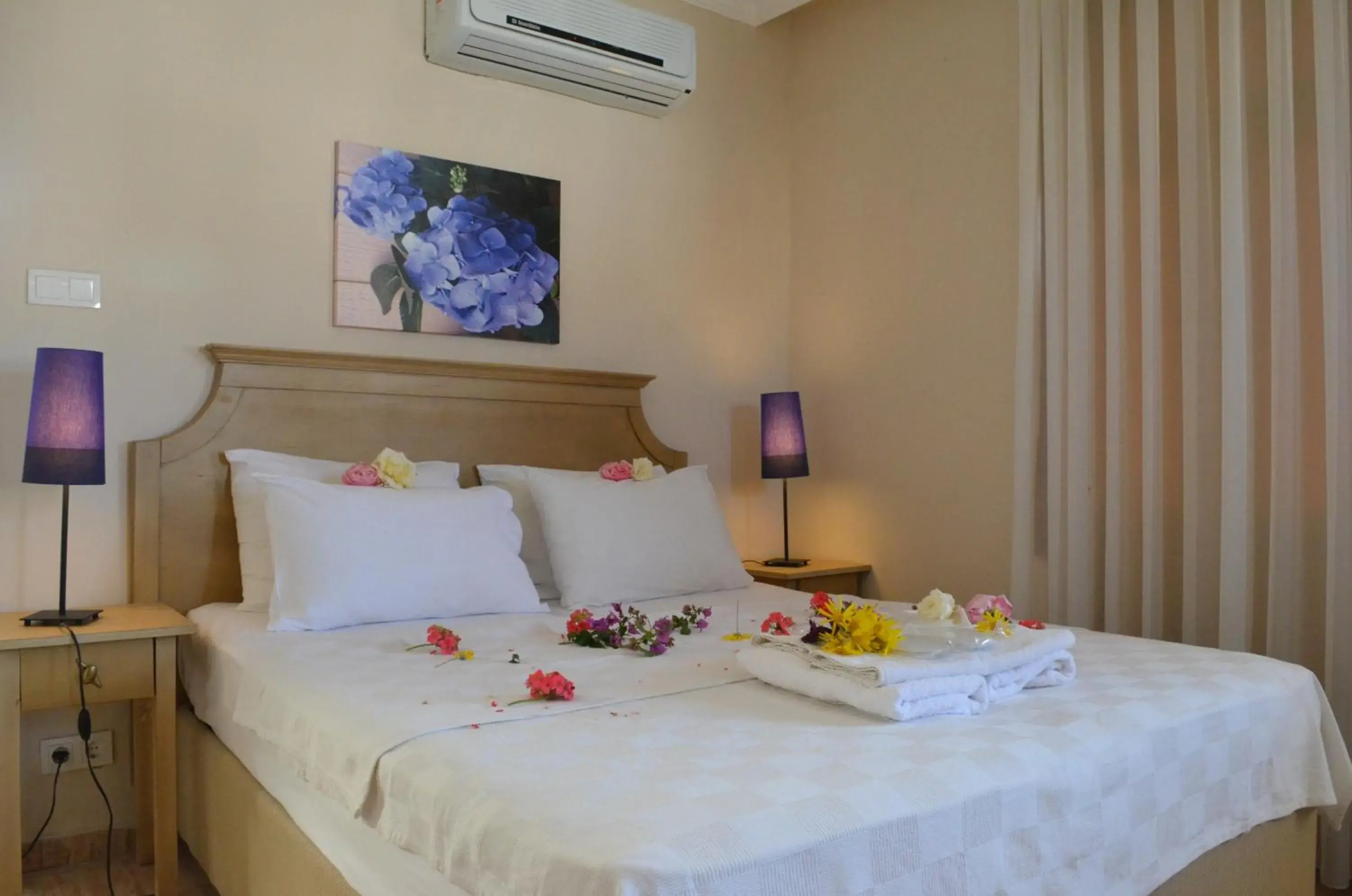 Double Room with Garden View in cunda panorama otel Double Room with Garden View in cunda panorama otel