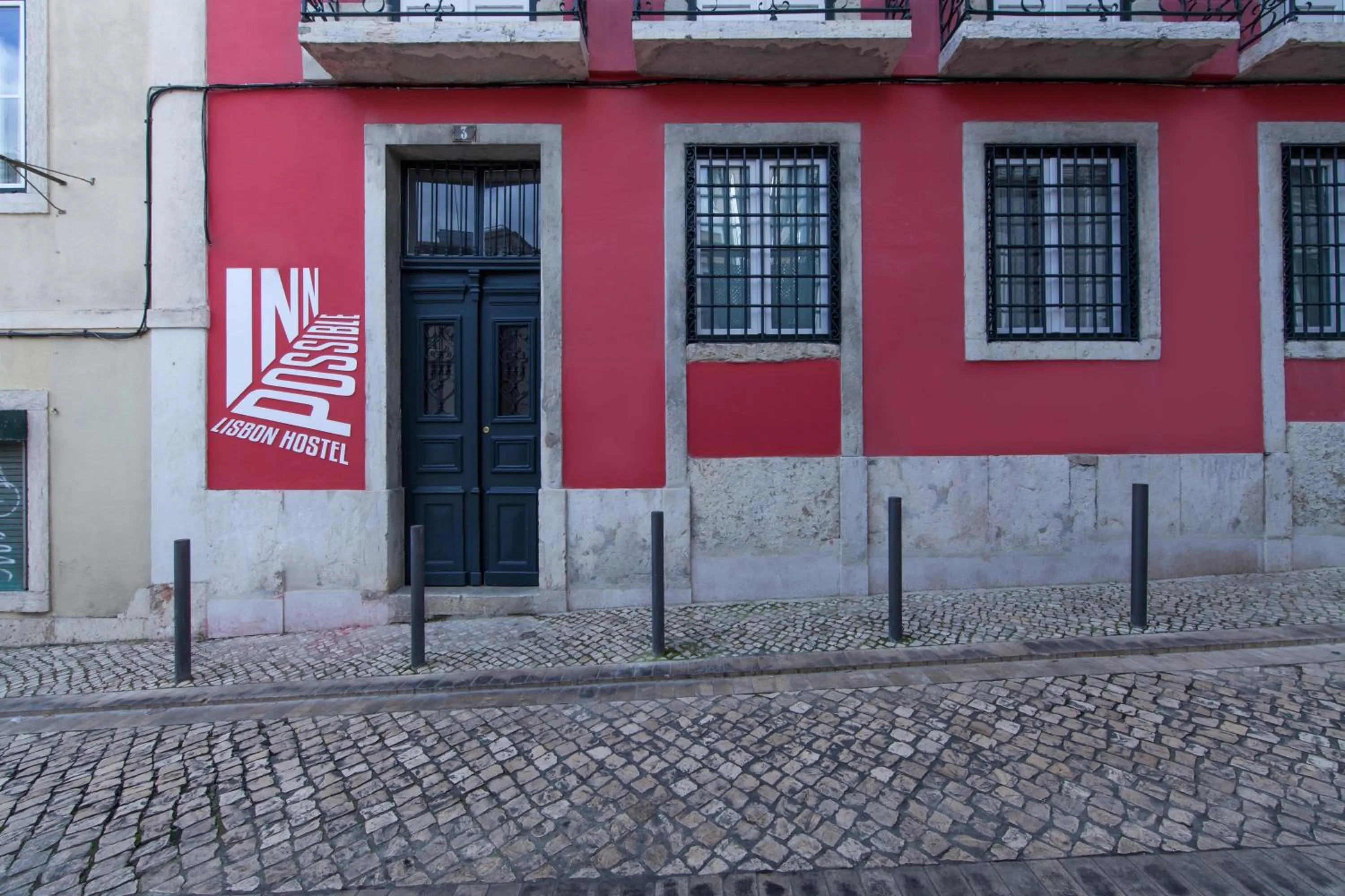 Facade/entrance in Inn Possible Lisbon Hostel