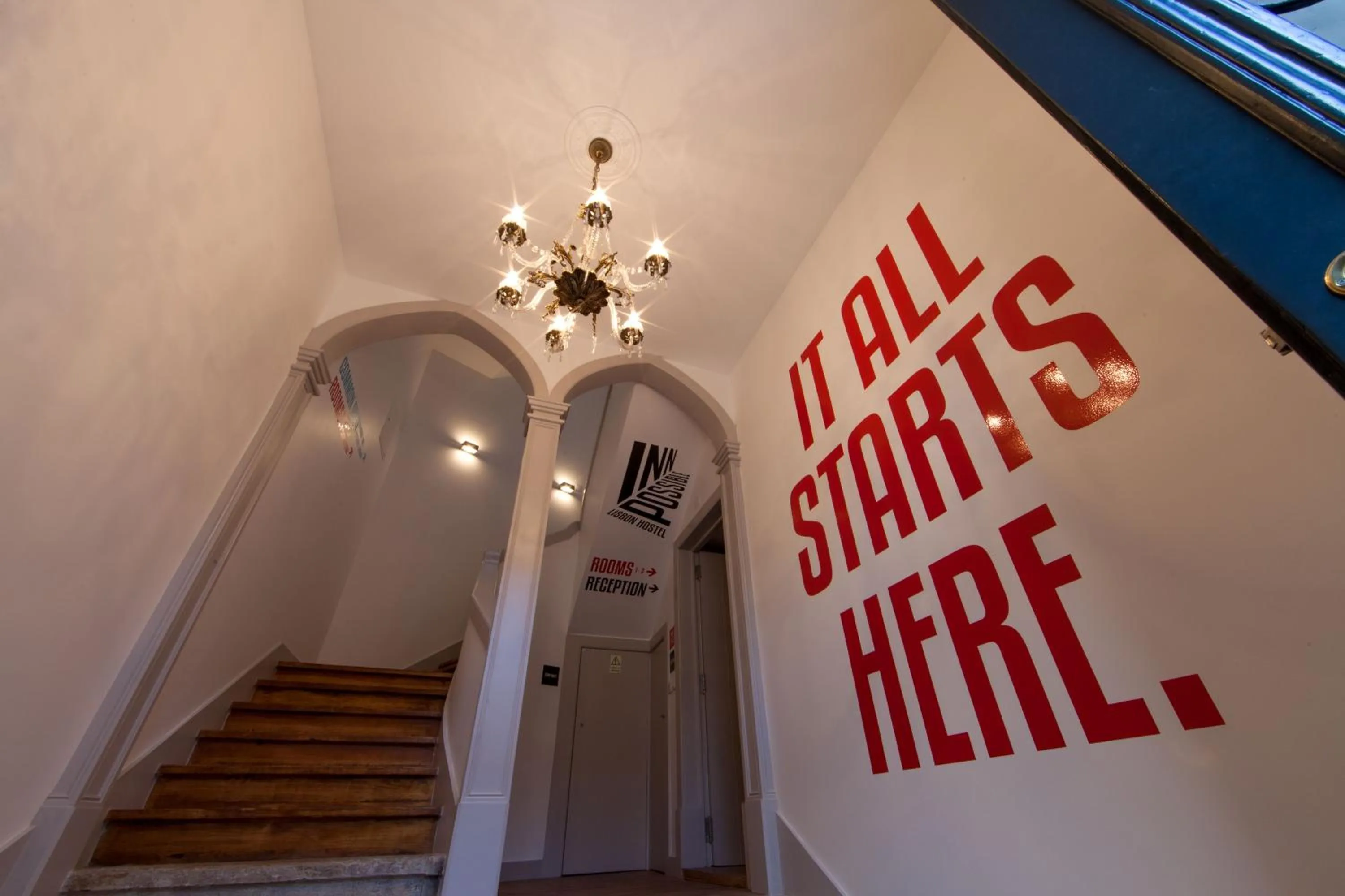 Facade/entrance in Inn Possible Lisbon Hostel