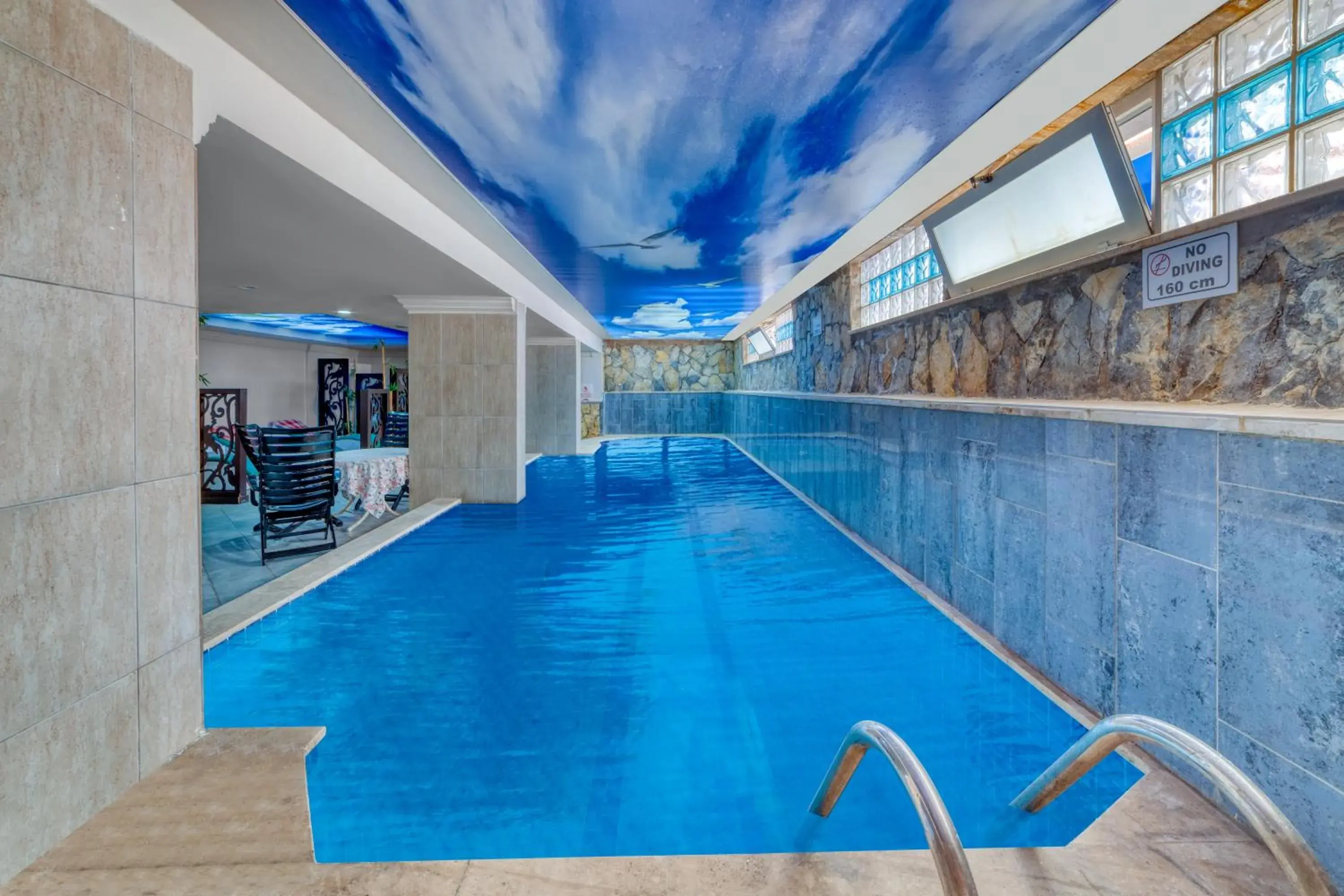 Swimming pool in Kahya Hotel Swimming pool in Kahya Hotel