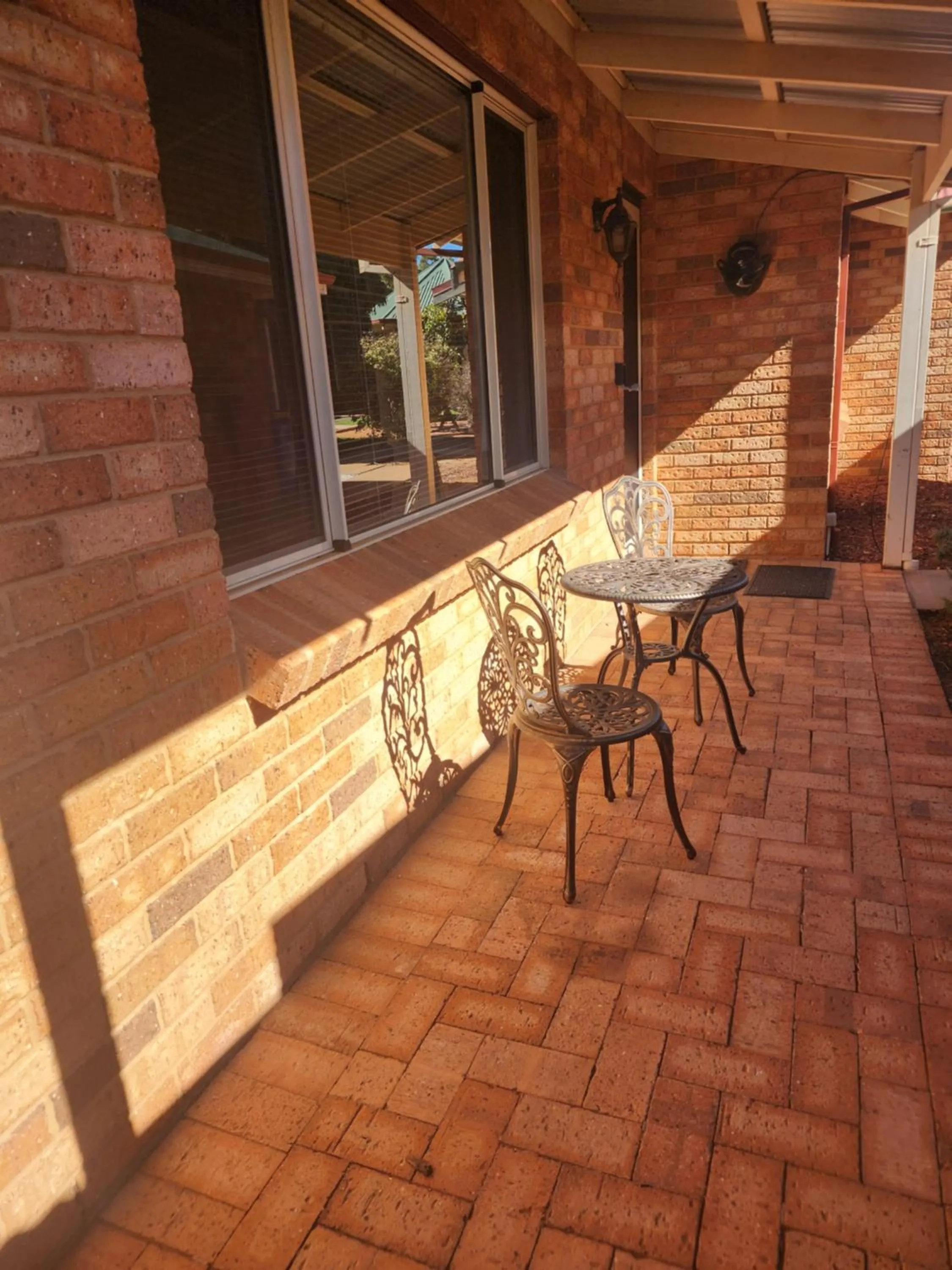 Adorable-secure 3 bedroom holiday home with Pool around the corner from The Miners Rest.