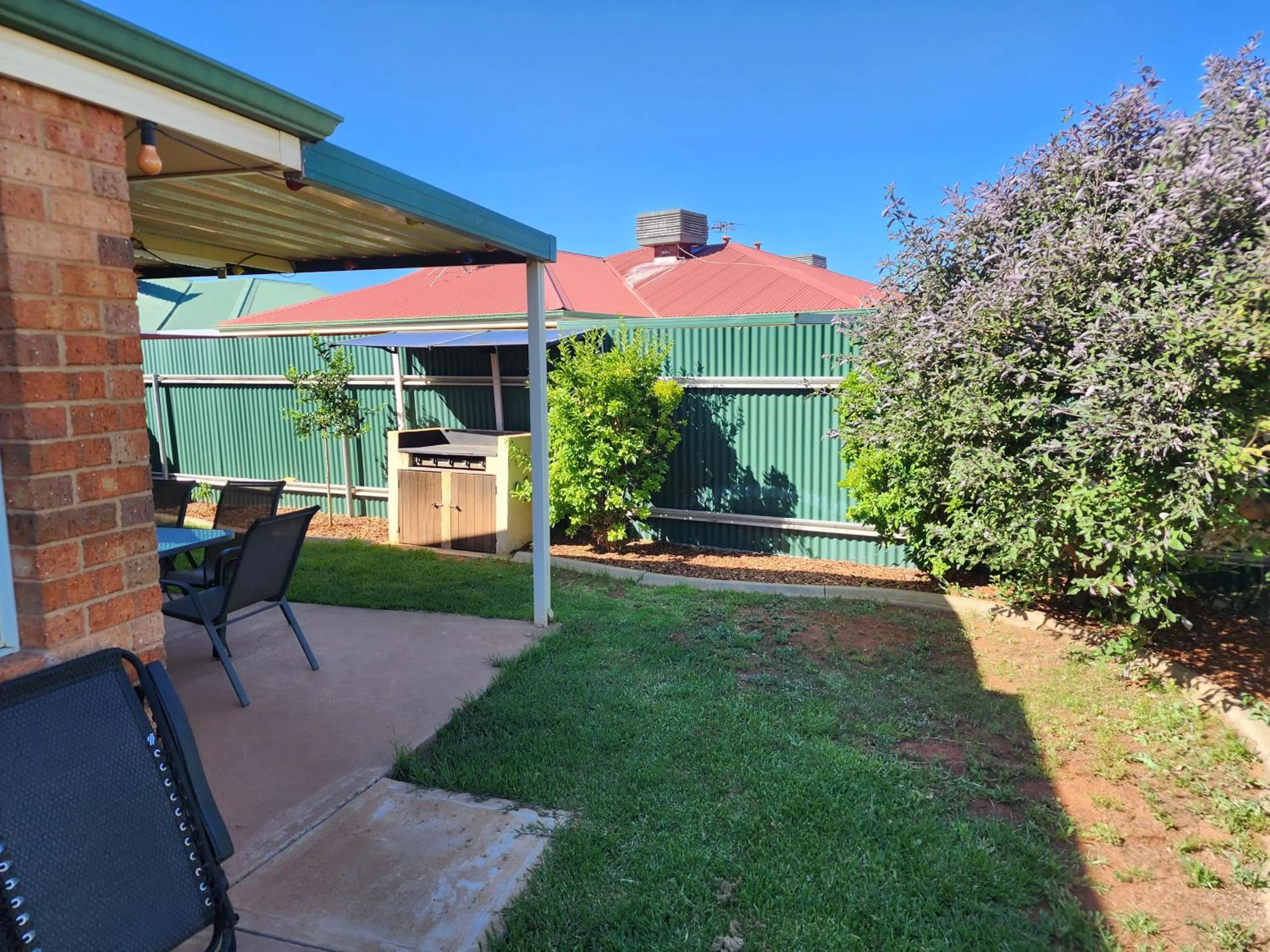Adorable-secure 3 bedroom holiday home with Pool around the corner from The Miners Rest.