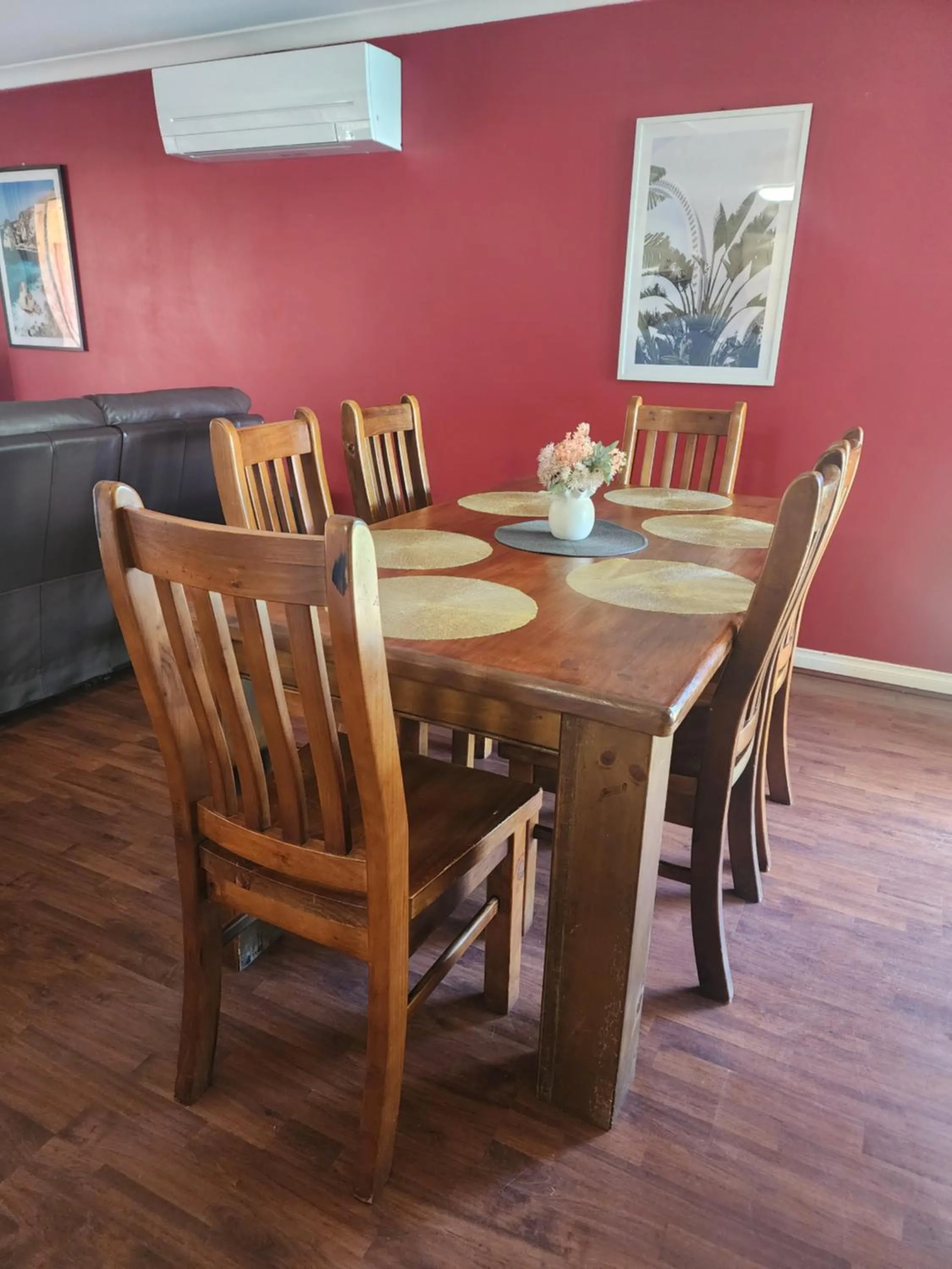 Adorable-secure 3 bedroom holiday home with Pool around the corner from The Miners Rest.