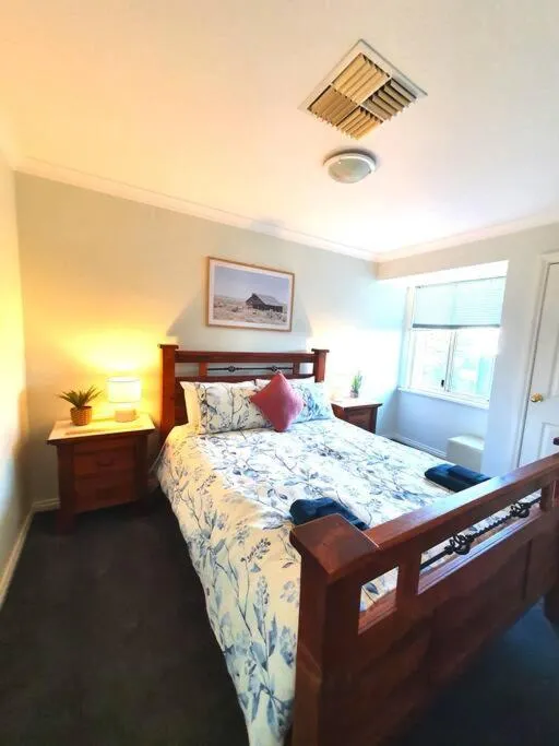 Bedroom, Bed in Adorable-secure 3 bedroom holiday home with Pool around the corner from The Miners Rest.