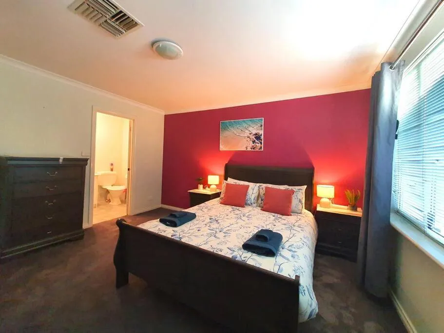 Bedroom, Bed in Adorable-secure 3 bedroom holiday home with Pool around the corner from The Miners Rest.