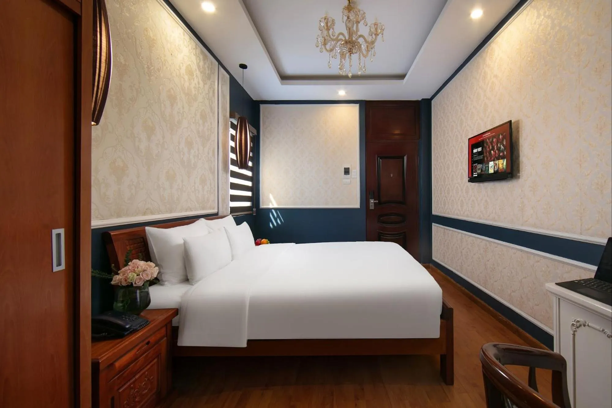 Bedroom, Bed in Delica Premium Hotel