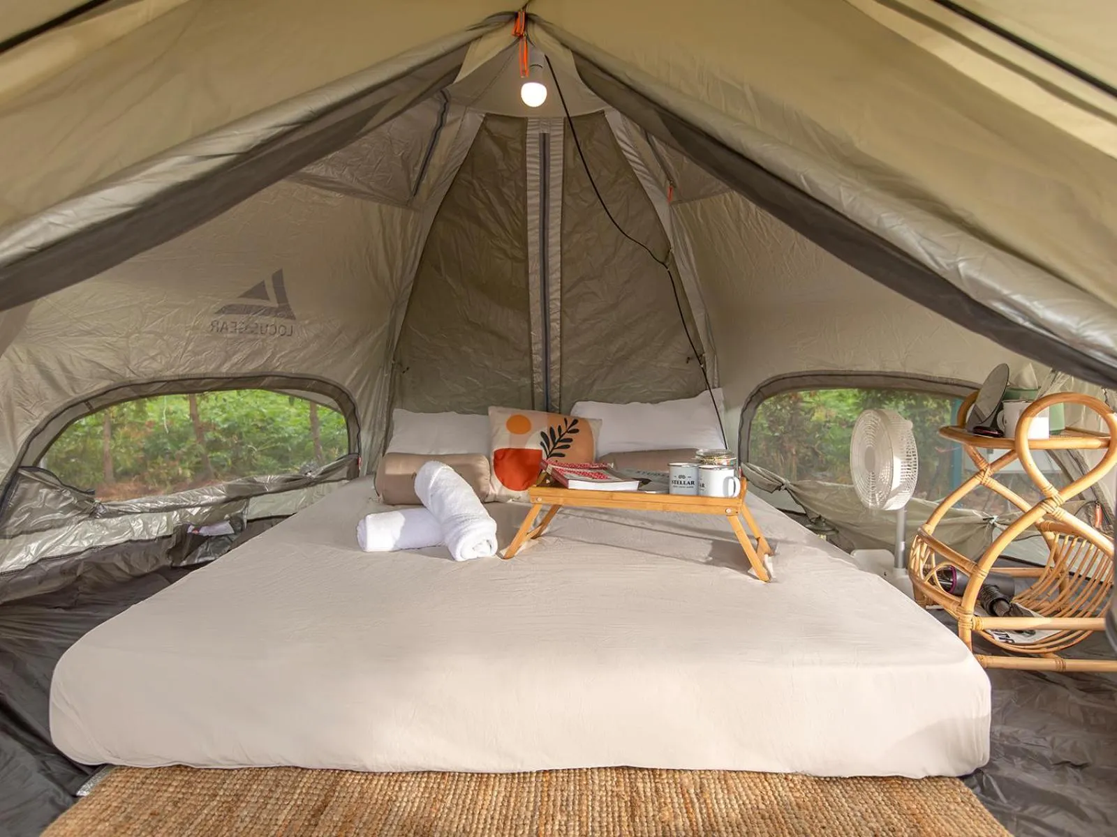 Bed in Stellar GoldenHill Cameron