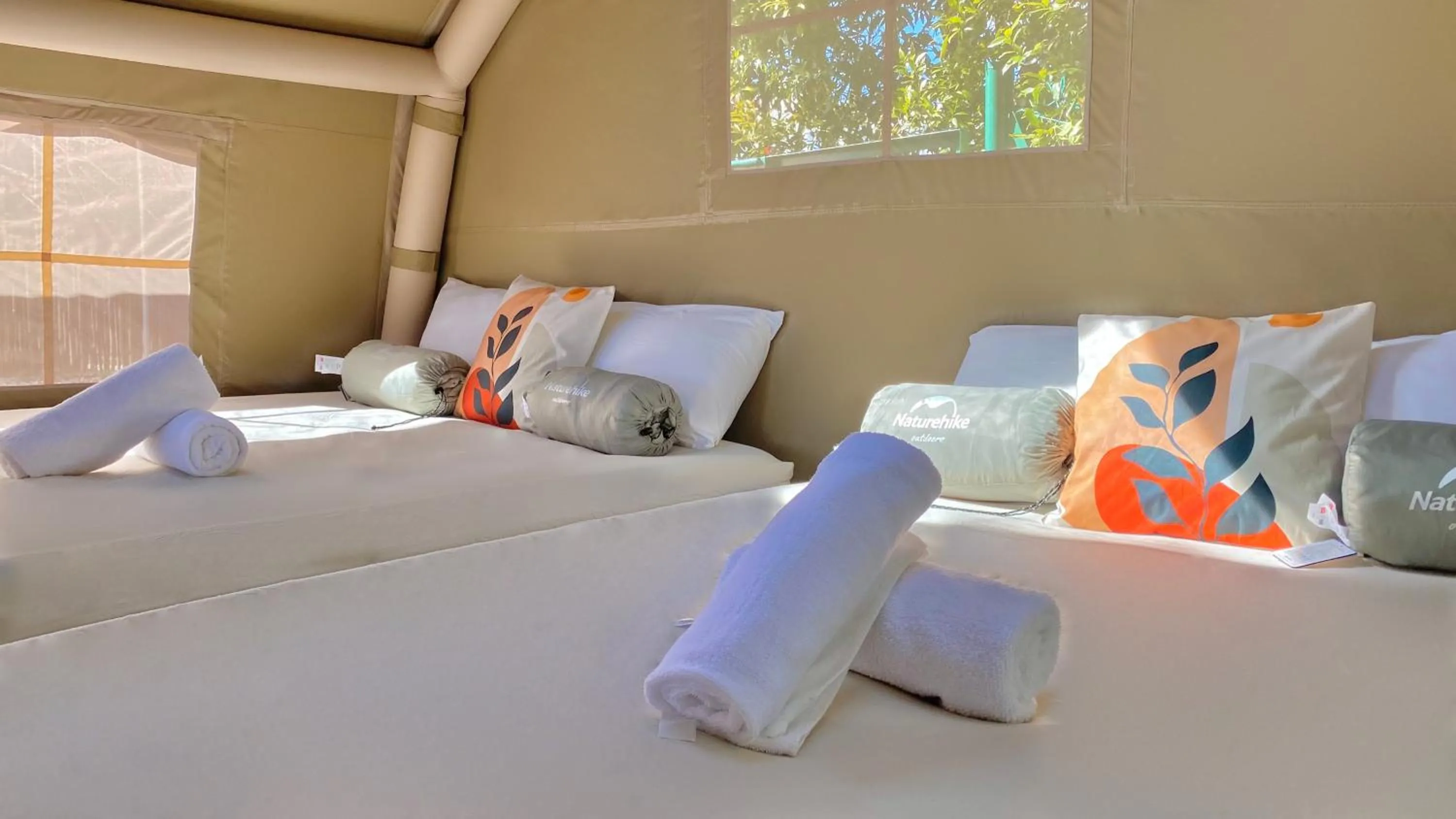 Bed in Stellar GoldenHill Cameron