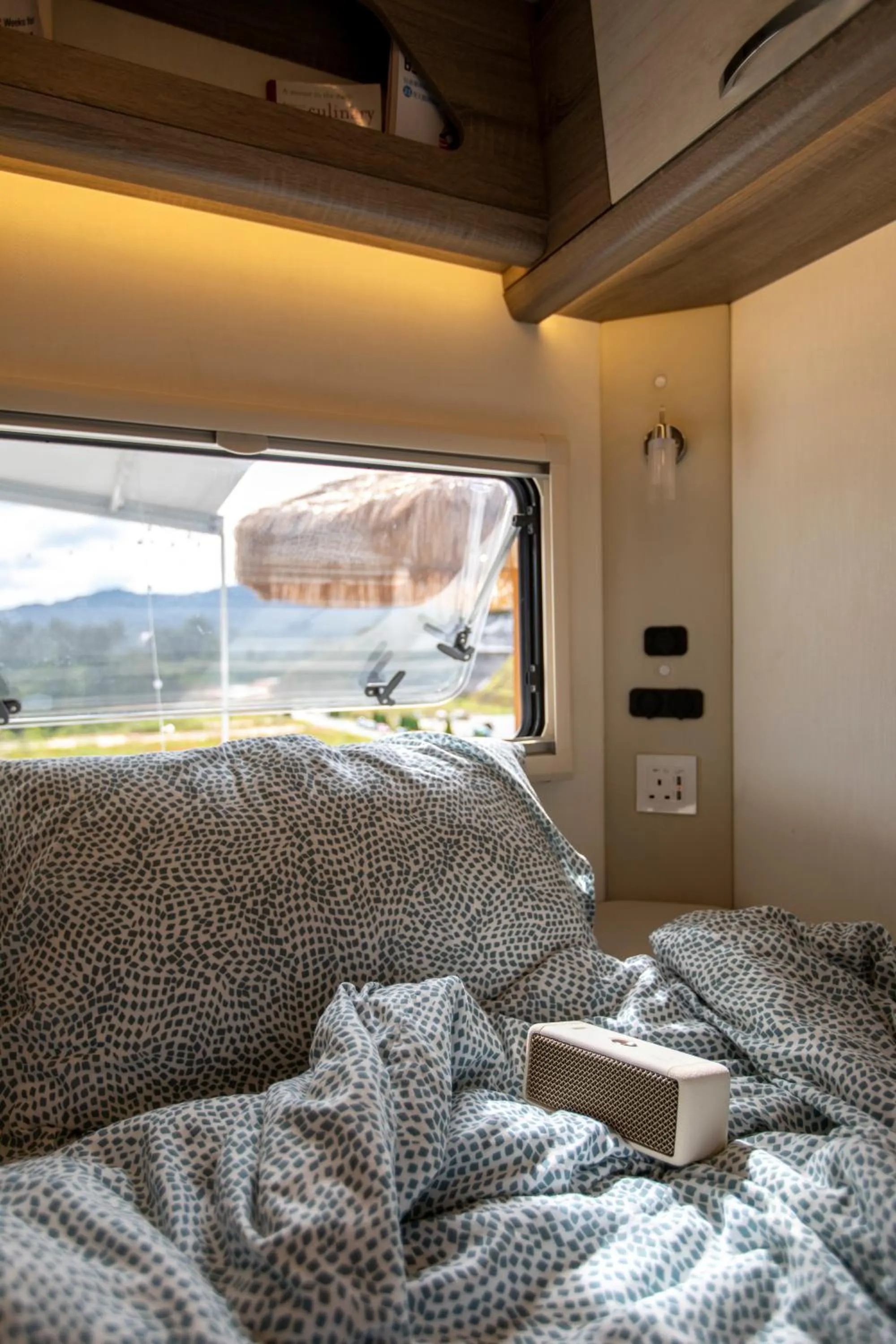 Bed in Stellar GoldenHill Cameron