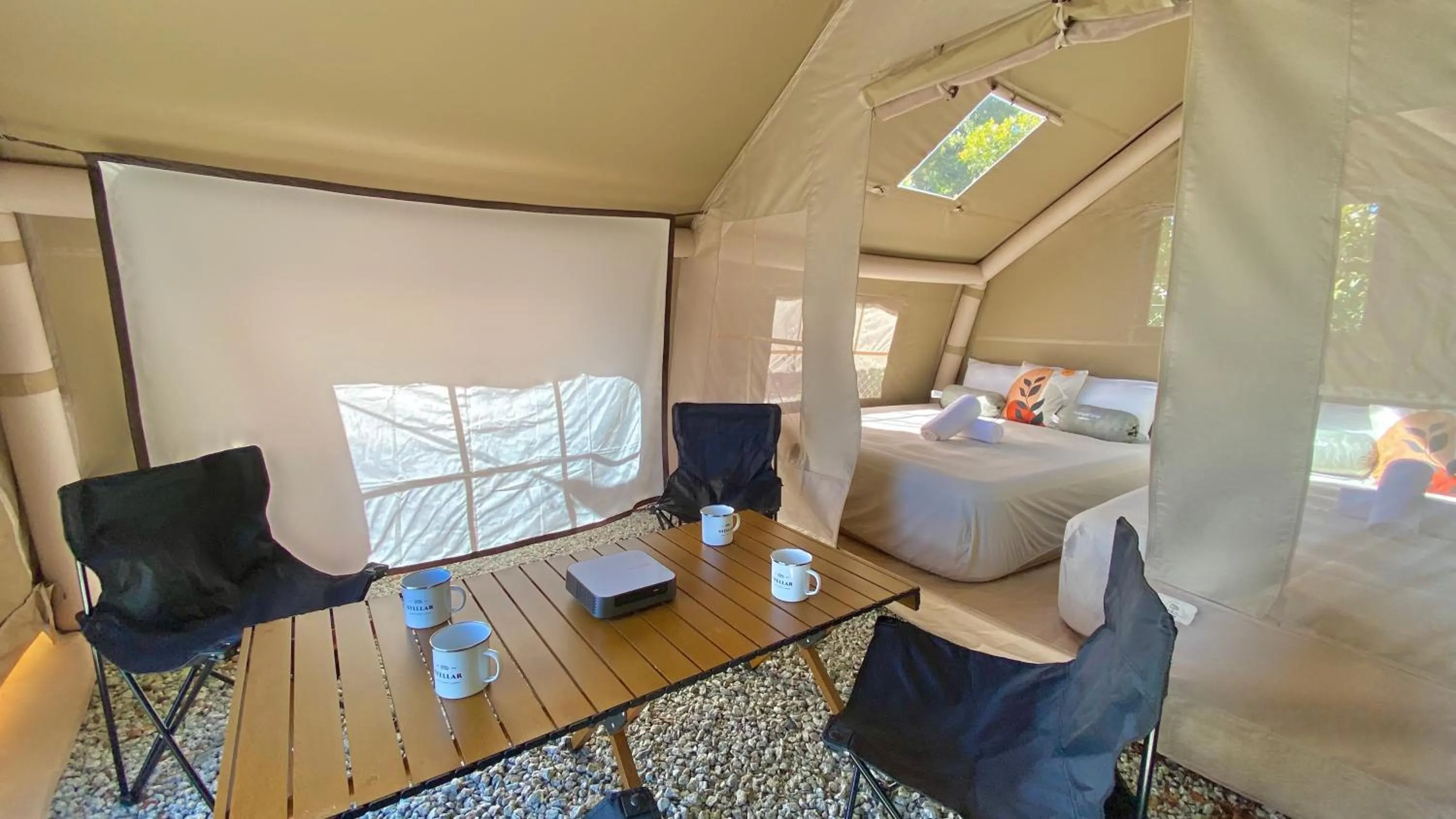 Bed in Stellar GoldenHill Cameron