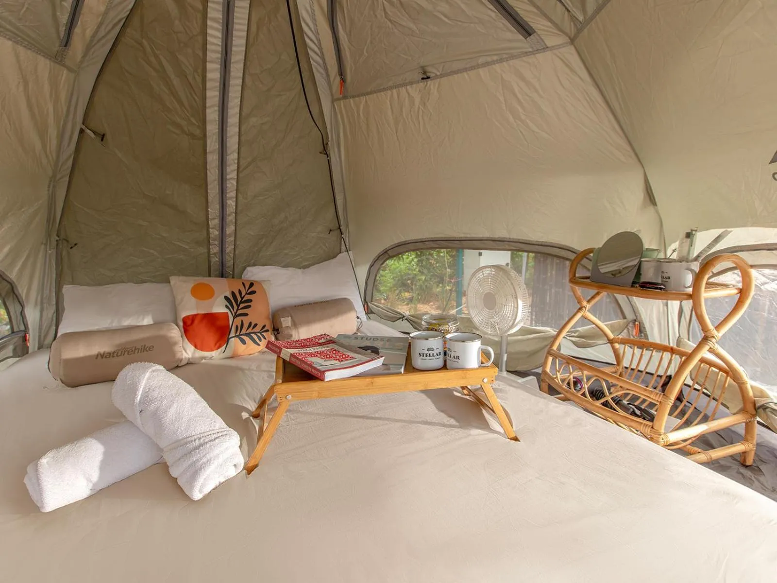 Bed in Stellar GoldenHill Cameron