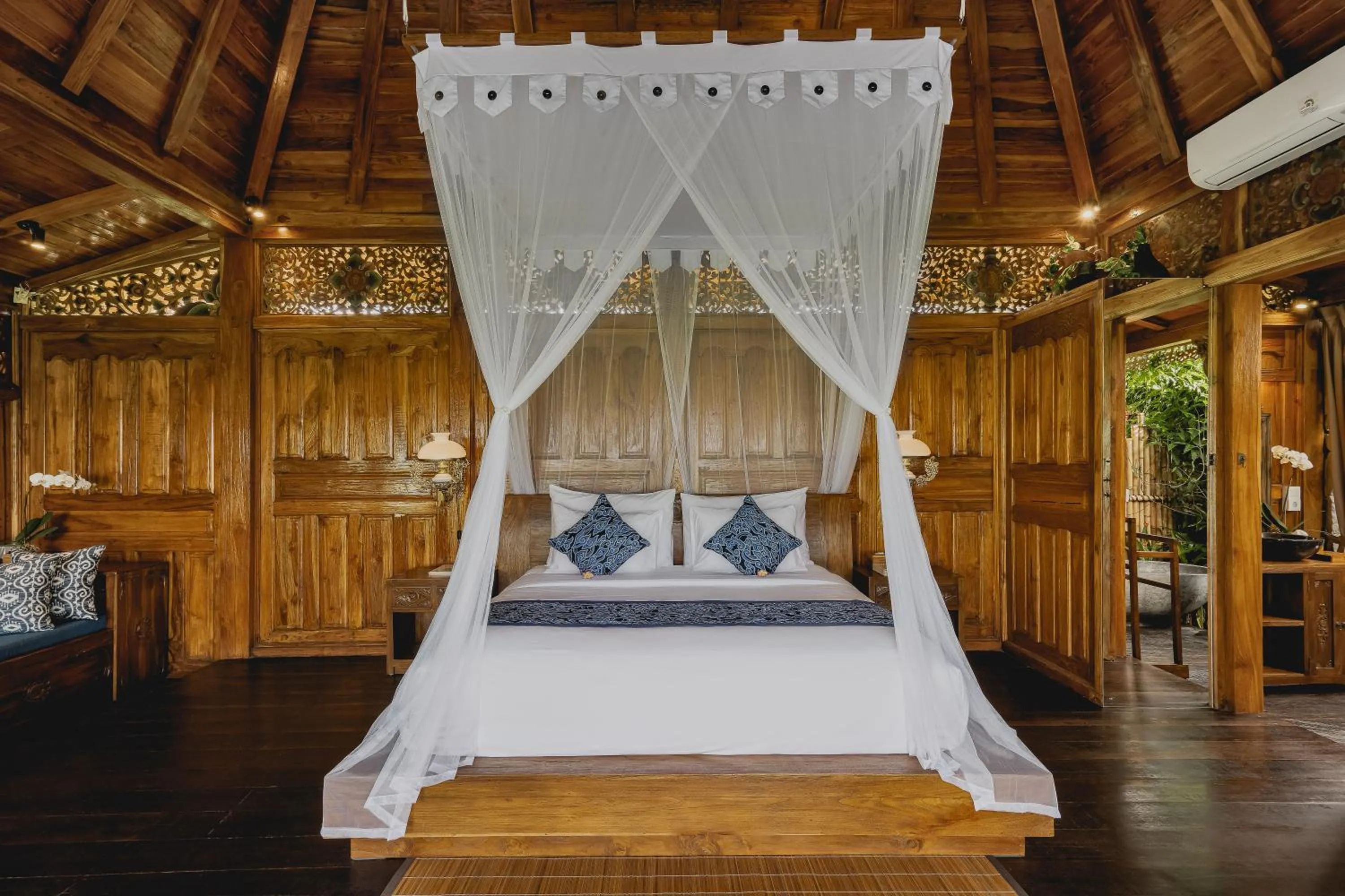 Bed in Airsania Ubud Antique Villas