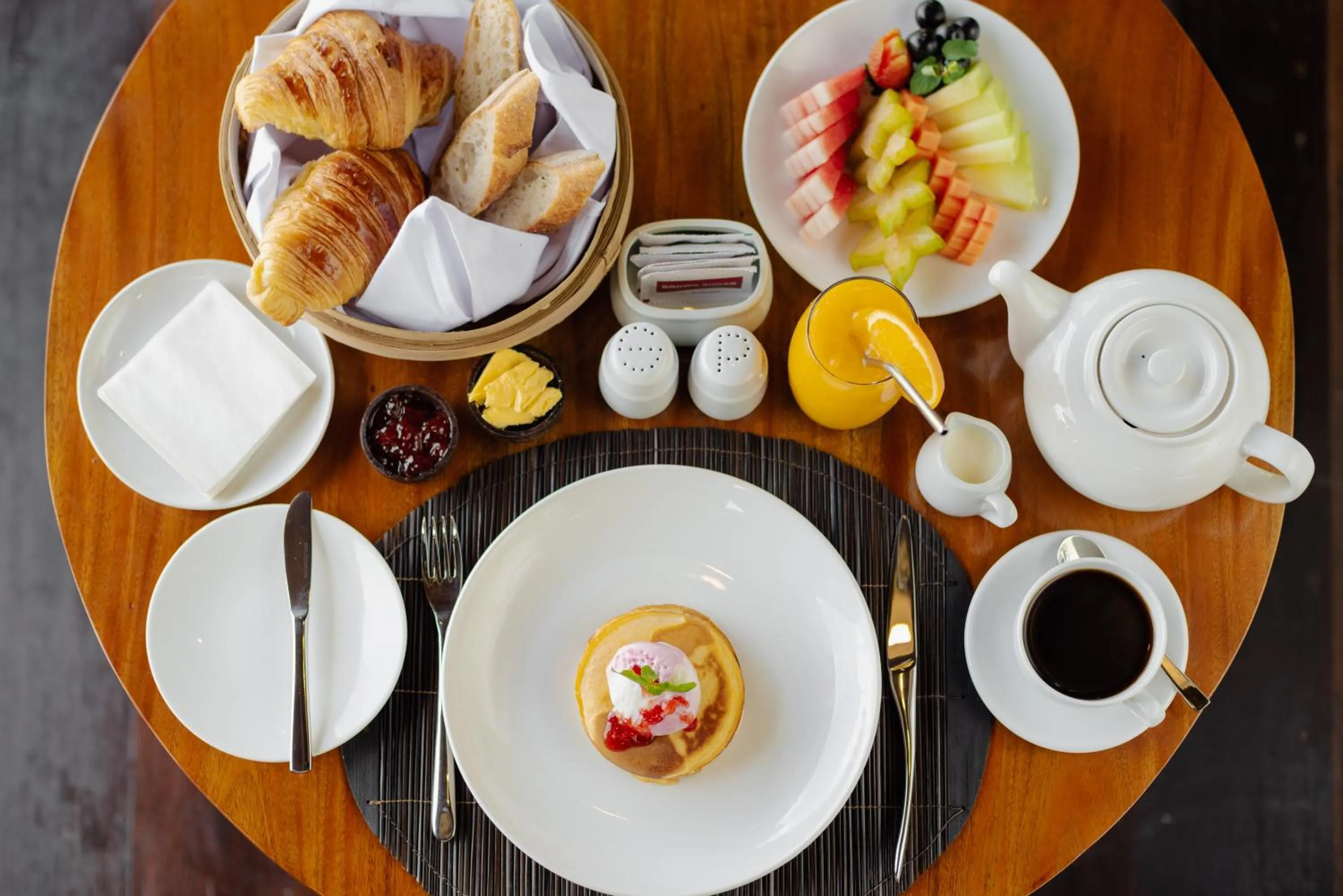 Breakfast in Airsania Ubud Antique Villas