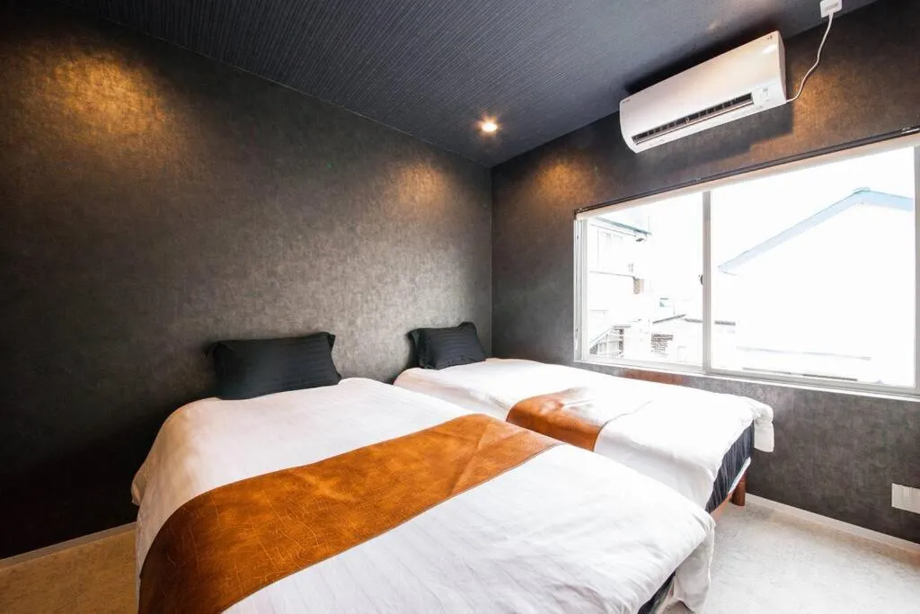 Bed in THE BEEHIVE AIOI