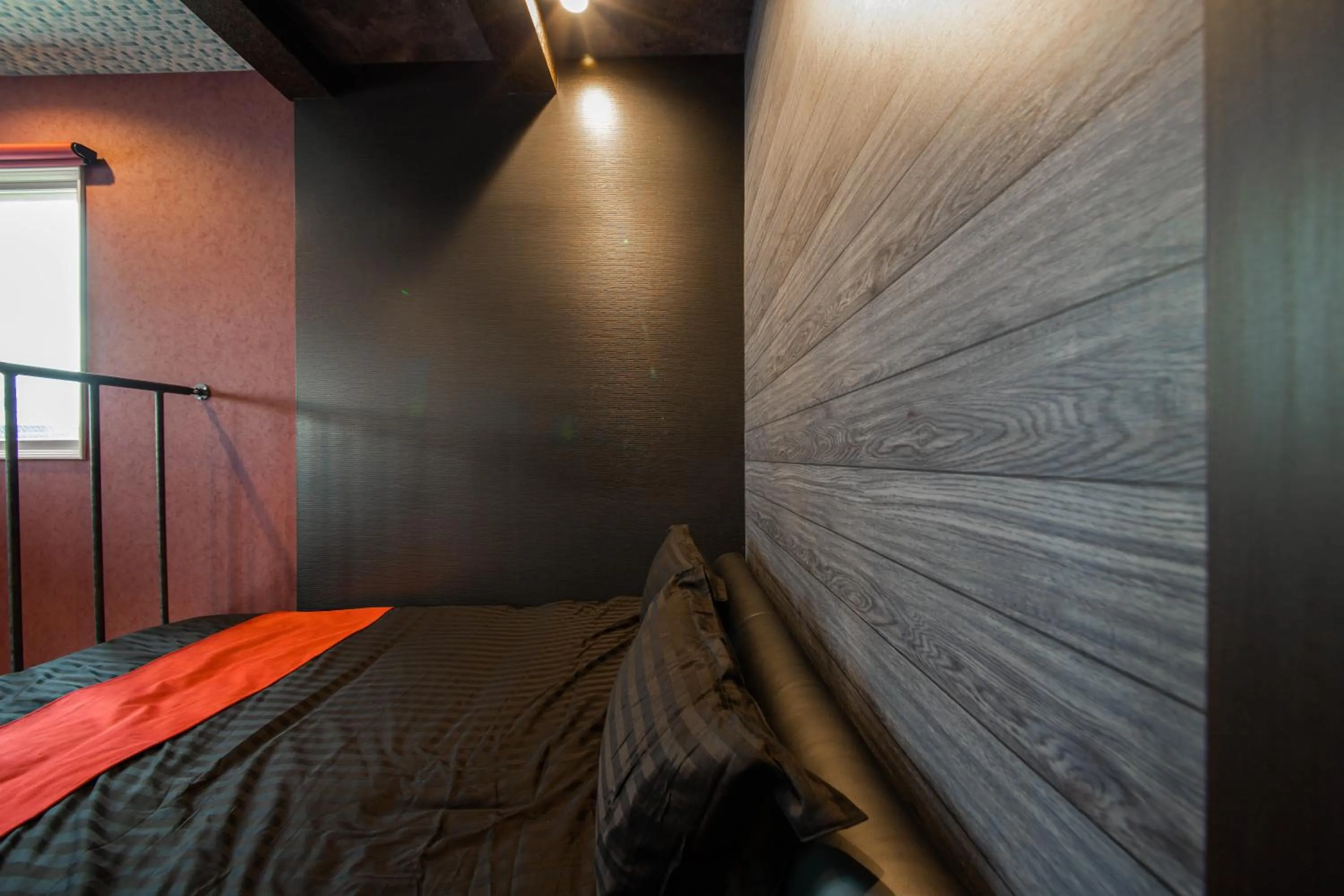 Bed in THE BEEHIVE AIOI