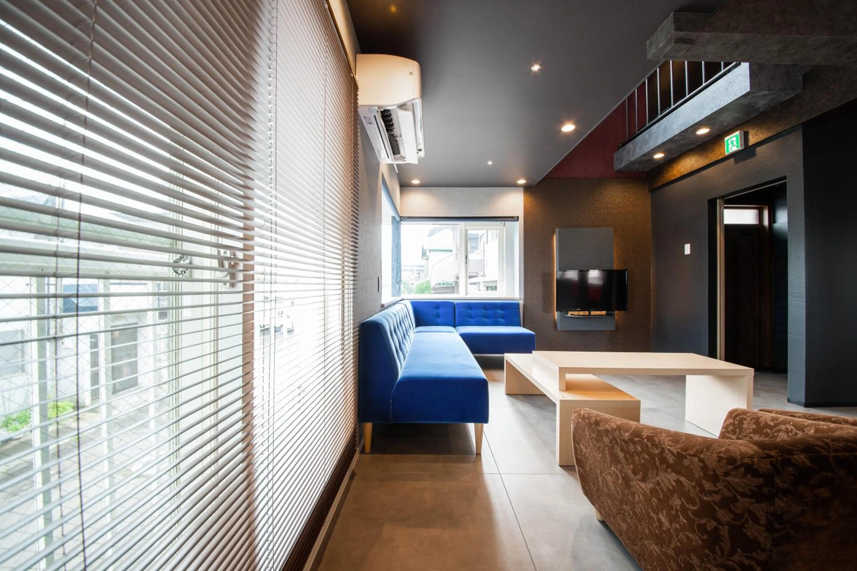 Bed in THE BEEHIVE AIOI