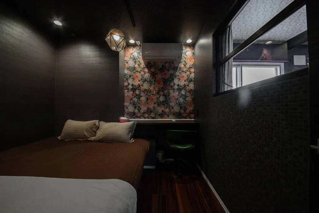 Bed in THE BEEHIVE AIOI