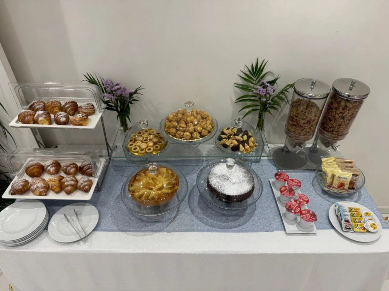 Buffet breakfast in Villa Le Zagare Relais & SPA