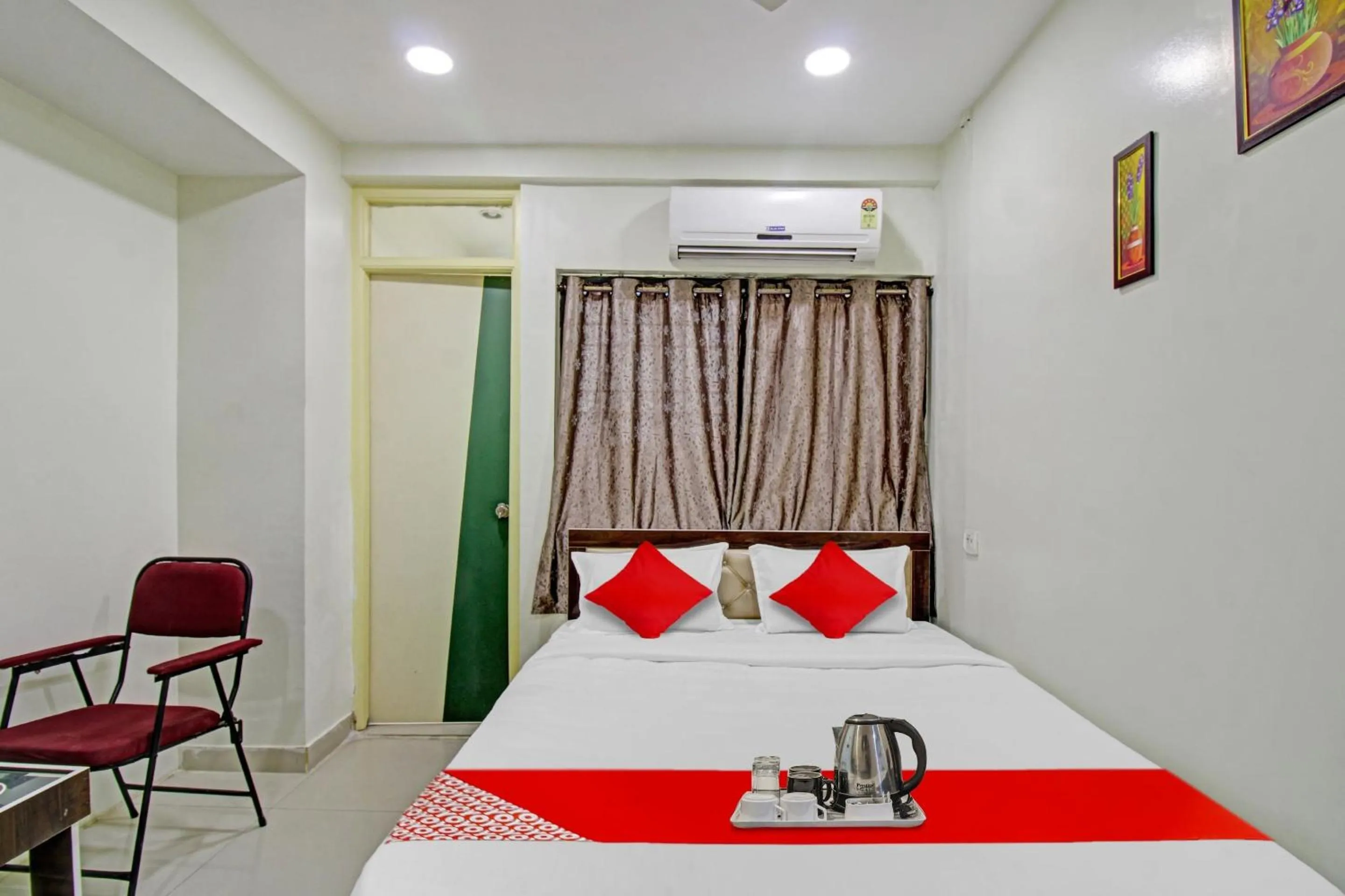 Bedroom, Bed in Super Hotel O Sunshine Inn