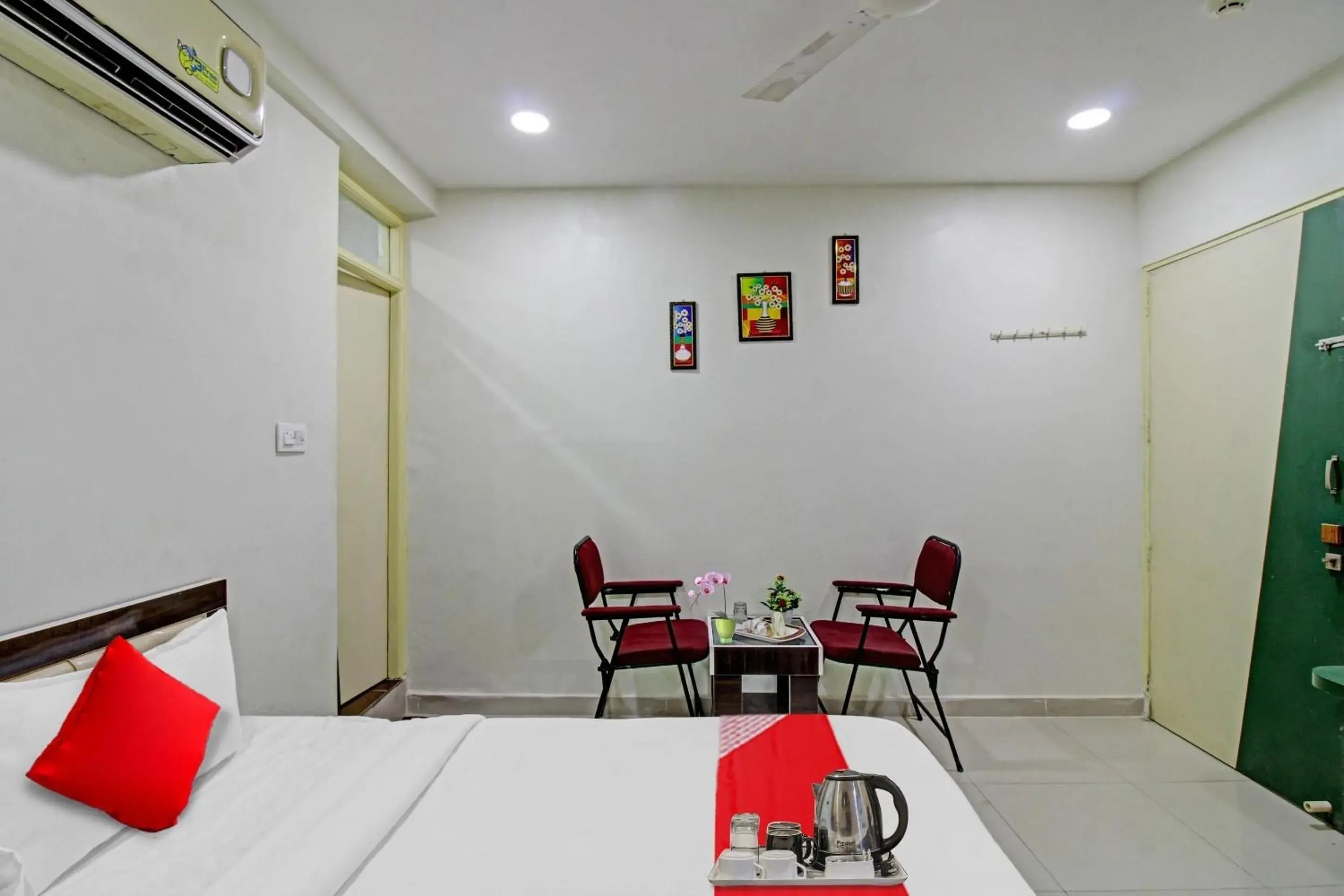 Bedroom in Super Hotel O Sunshine Inn Bedroom in Super Hotel O Sunshine Inn