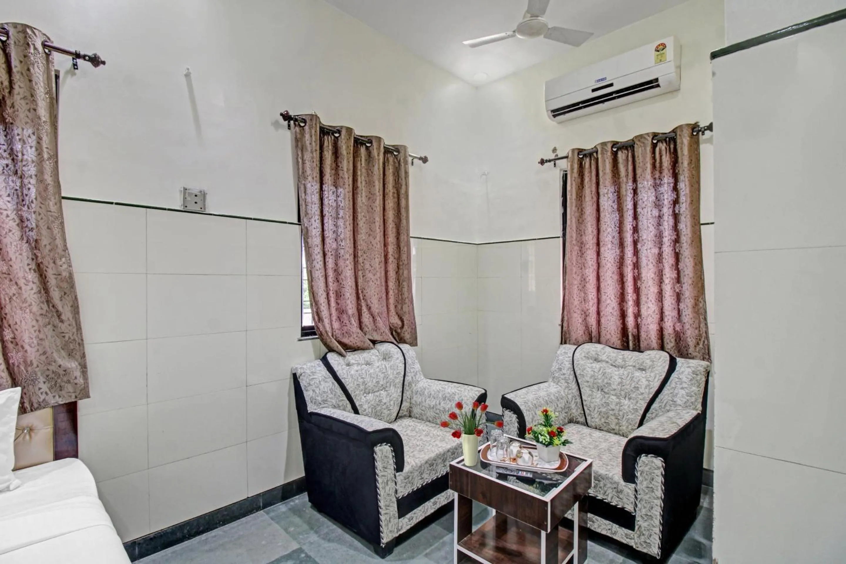 Bedroom in Super Hotel O Sunshine Inn